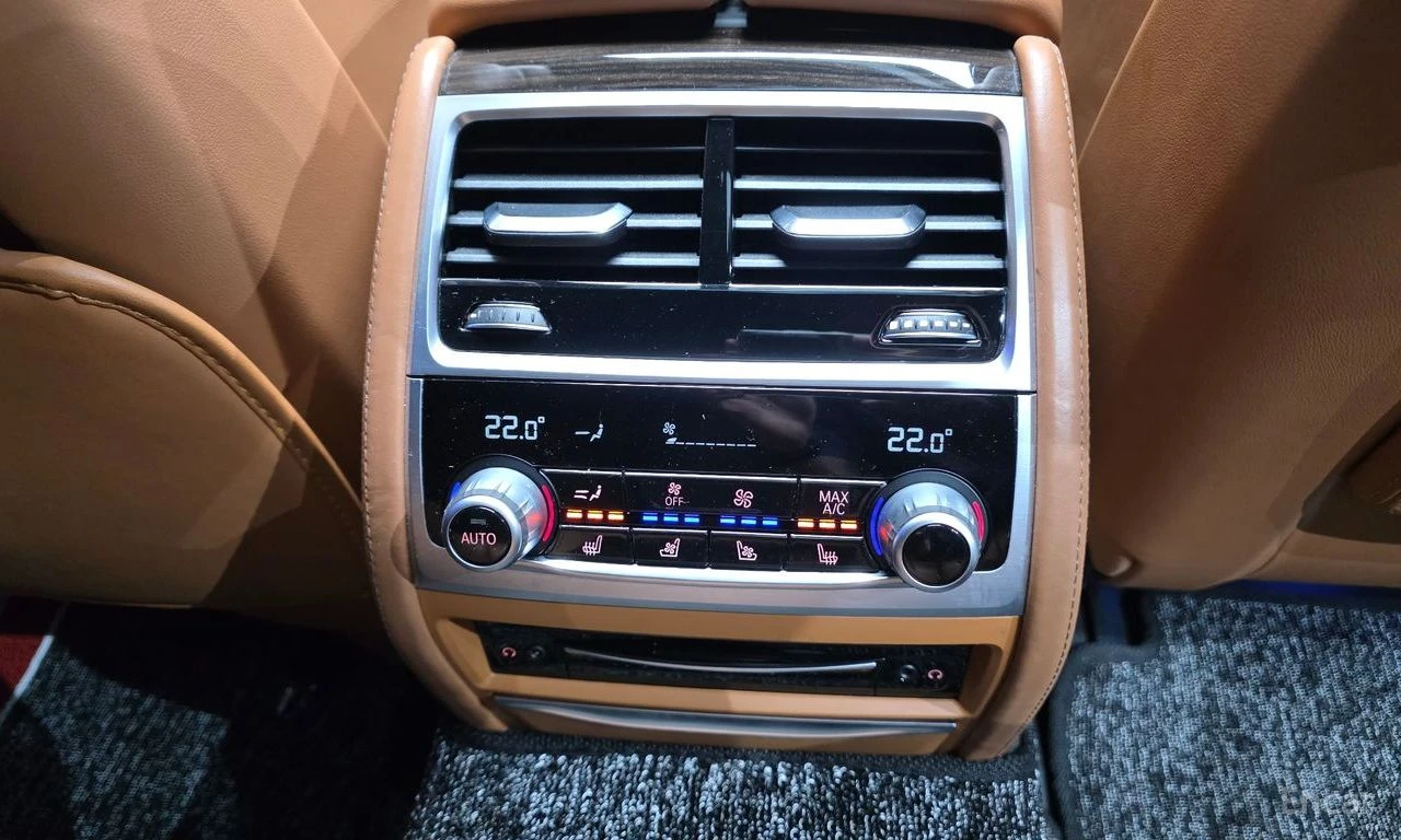BMW 740 XDRIVE* L* BUSINESS* CLASS* ХЕДЪП* МАСАЖ* ОБДУХВАН, снимка 16 - Автомобили и джипове - 54626431