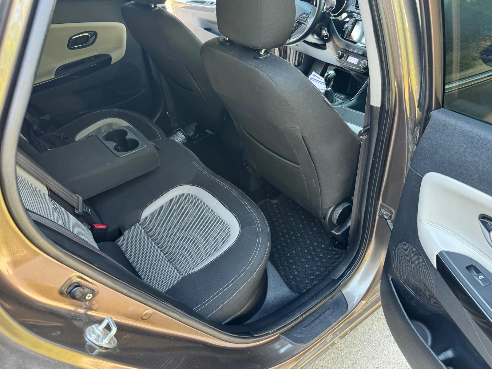Kia Ceed 1.6 CRDI 128 PARKTRONIK KAMERA NAVI, снимка 7 - Автомобили и джипове - 55124376
