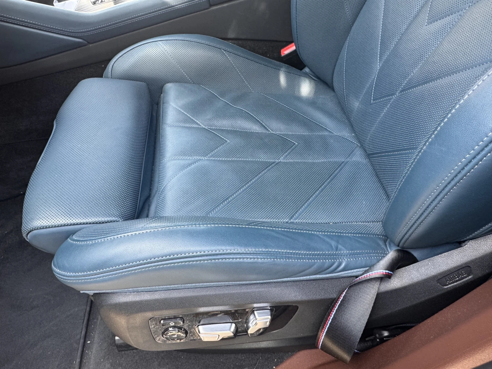 BMW XM, снимка 13 - Автомобили и джипове - 56353629