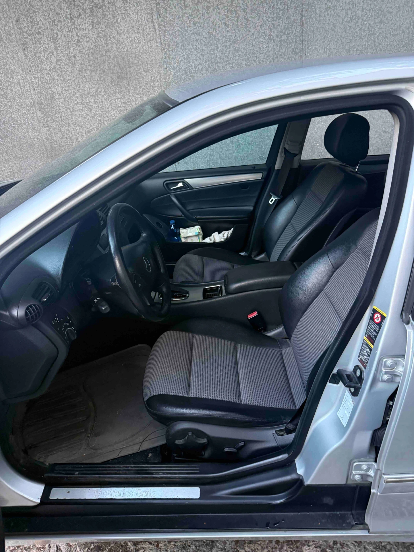 Mercedes-Benz C 220, снимка 3 - Автомобили и джипове - 56644420