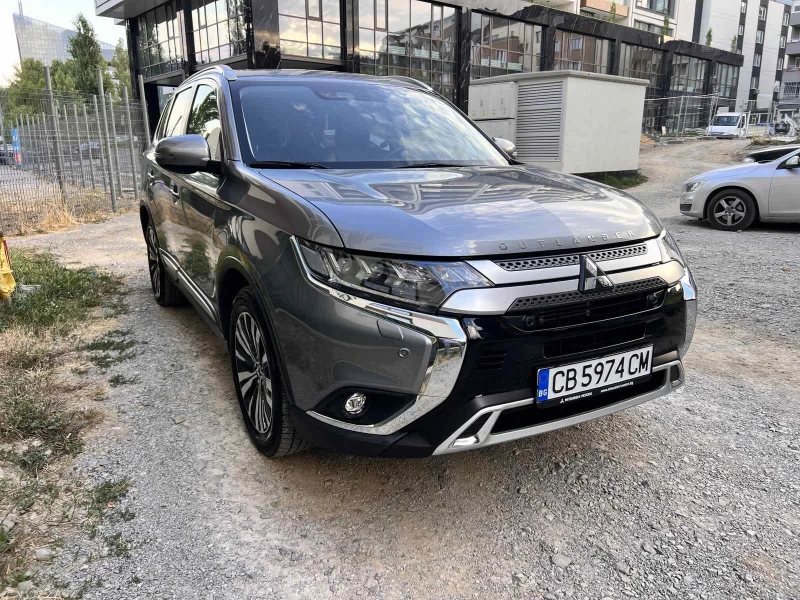 Mitsubishi Outlander, снимка 3 - Автомобили и джипове - 52635755