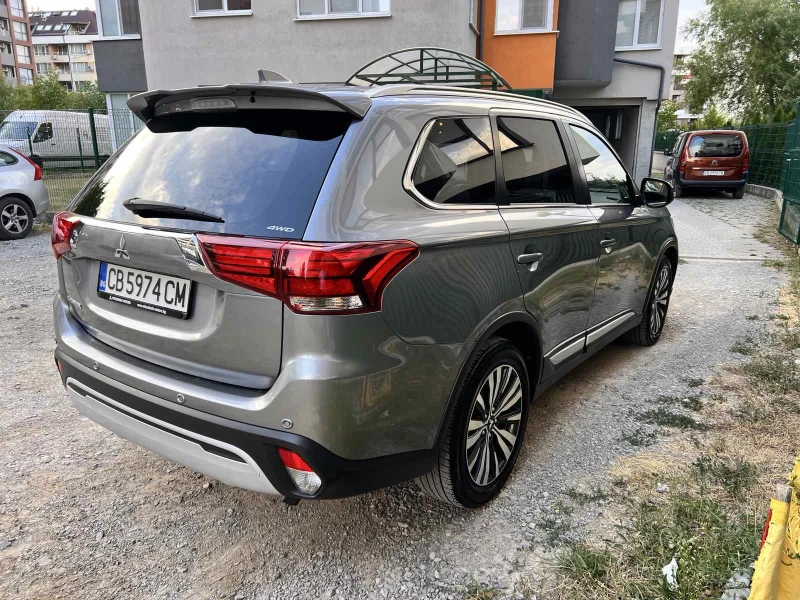 Mitsubishi Outlander, снимка 6 - Автомобили и джипове - 52635755