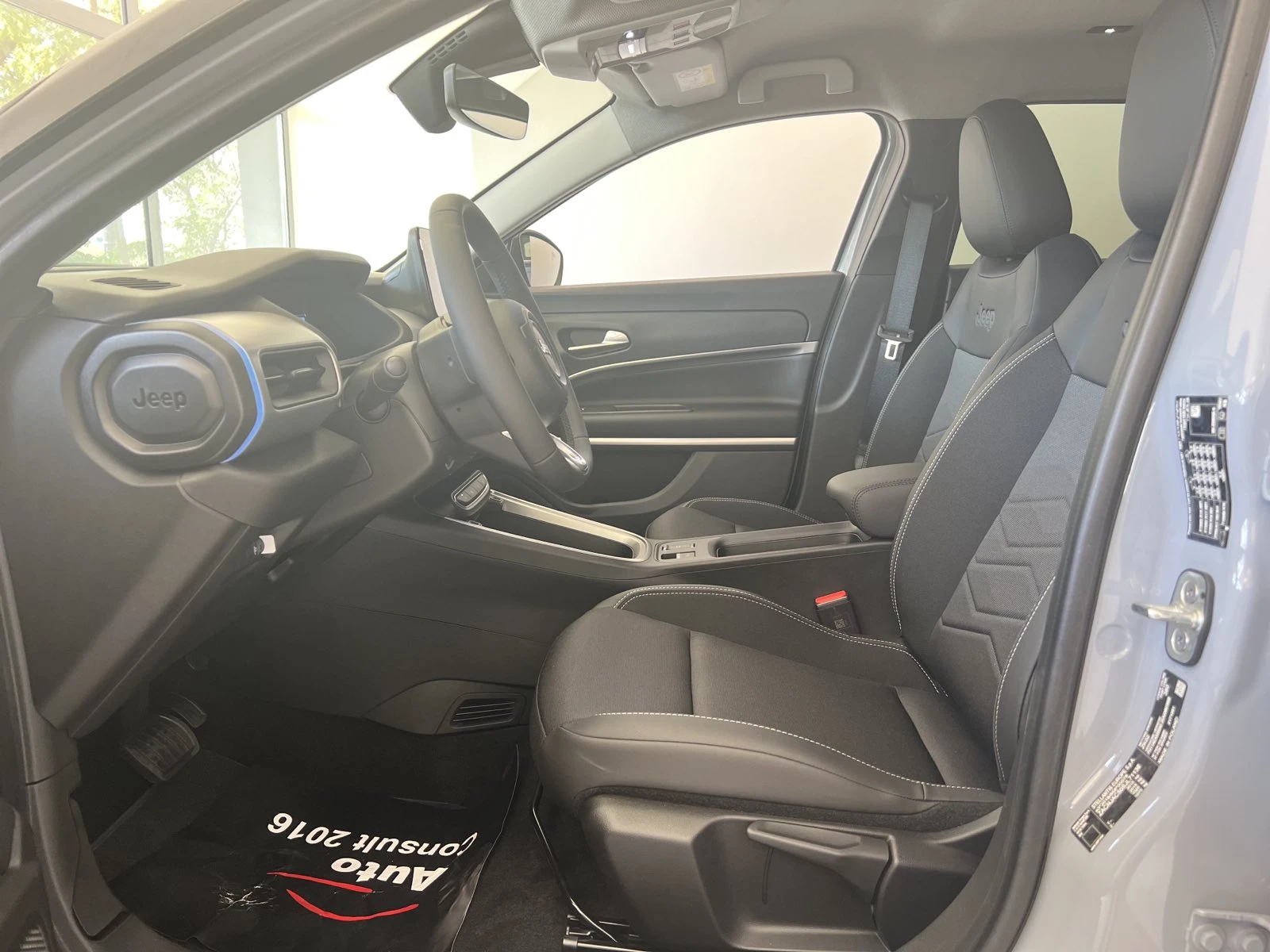 Jeep Avenger AVENGER SUMMIT BEV 54 kWh 115 kW 156 hp 400 km - изображение 8