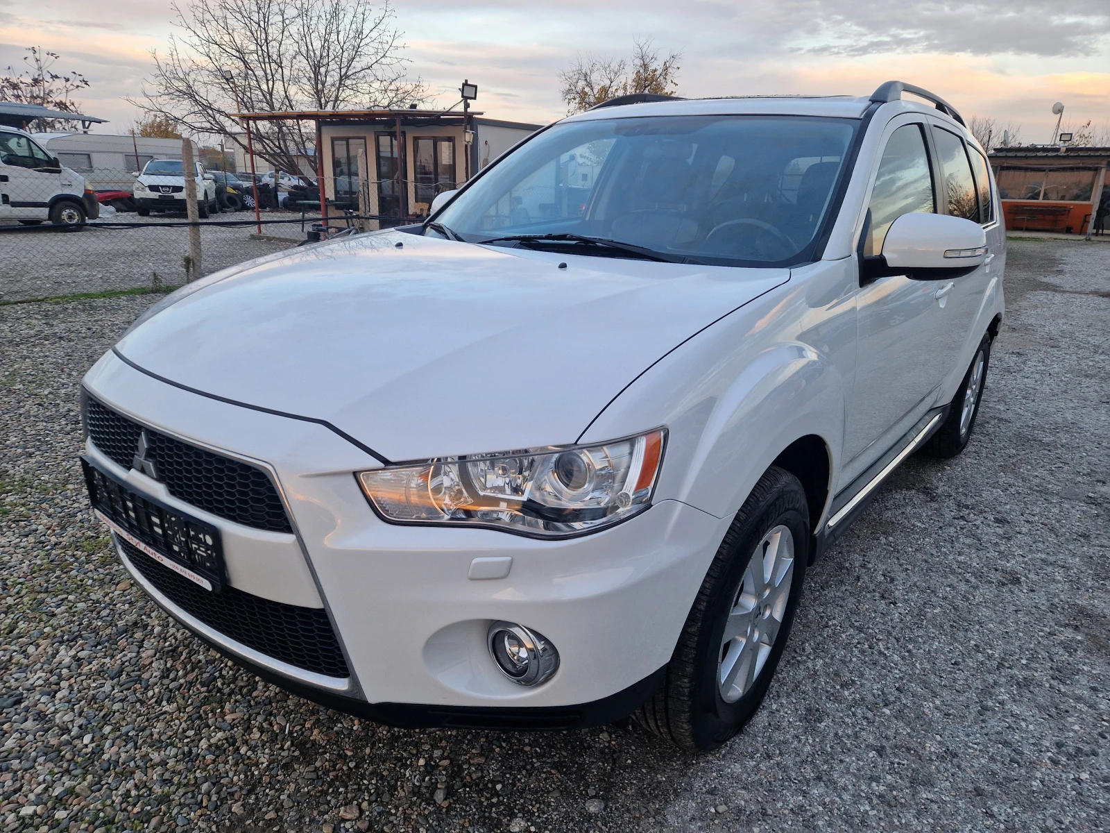 Mitsubishi Outlander 2.2DI-D 4x4 INSTYLE 6+ 1 - изображение 3