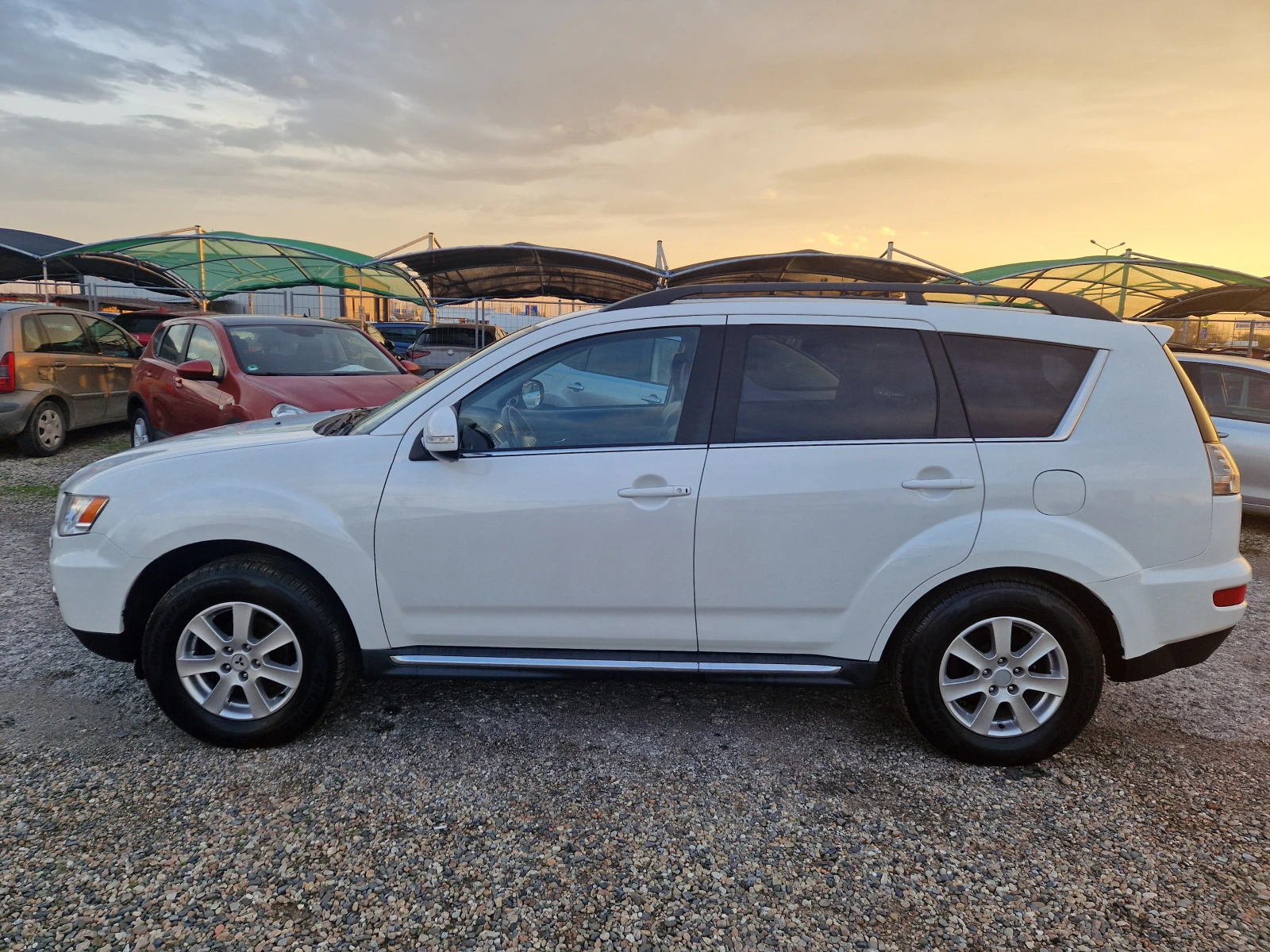 Mitsubishi Outlander 2.2DI-D 4x4 INSTYLE 6+ 1 - изображение 4