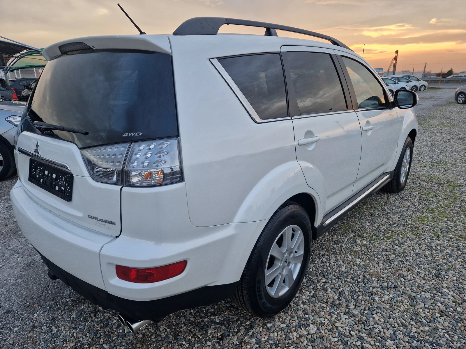 Mitsubishi Outlander 2.2DI-D 4x4 INSTYLE 6+ 1 - изображение 7