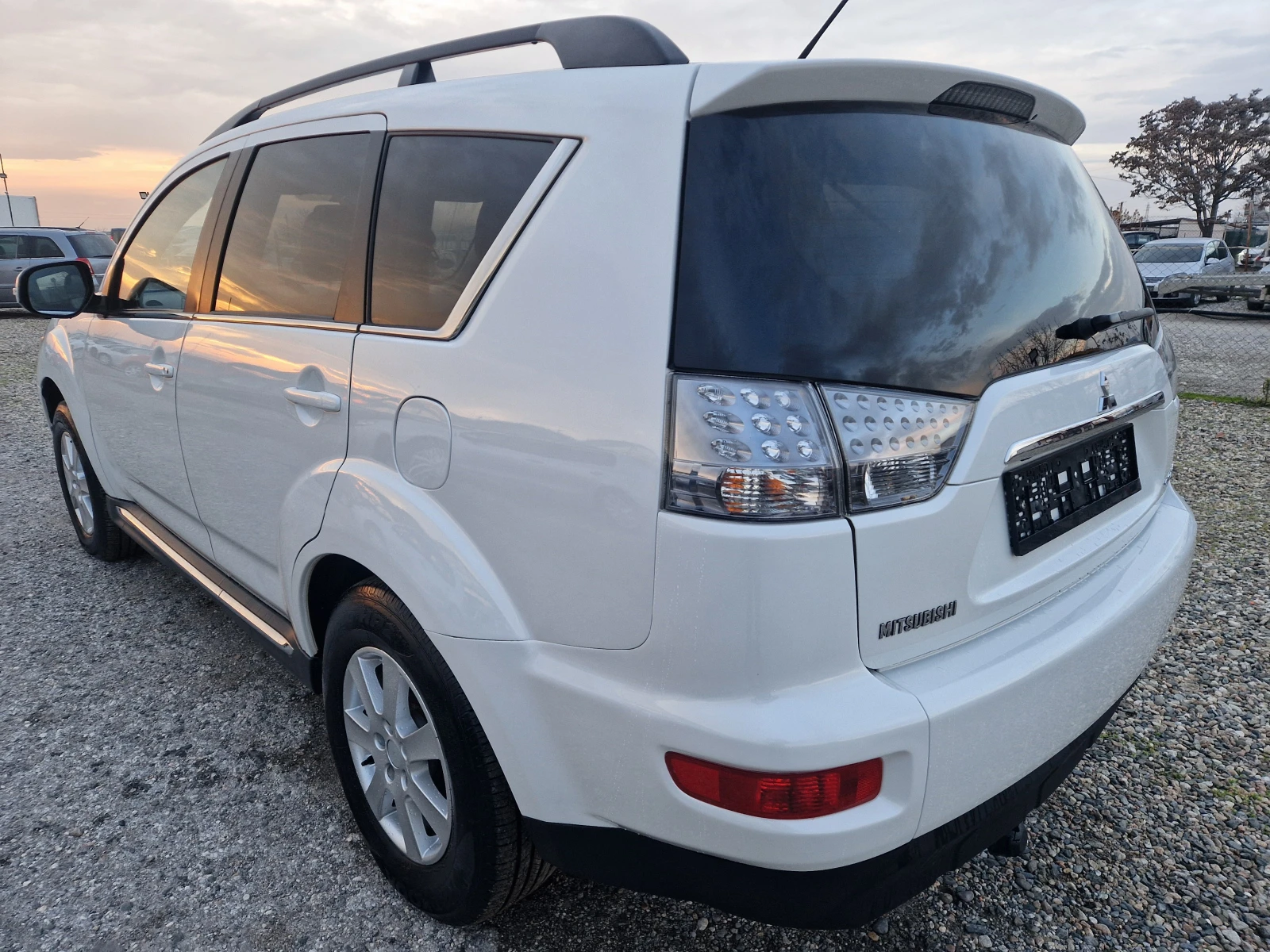 Mitsubishi Outlander 2.2DI-D 4x4 INSTYLE 6+ 1 - изображение 5
