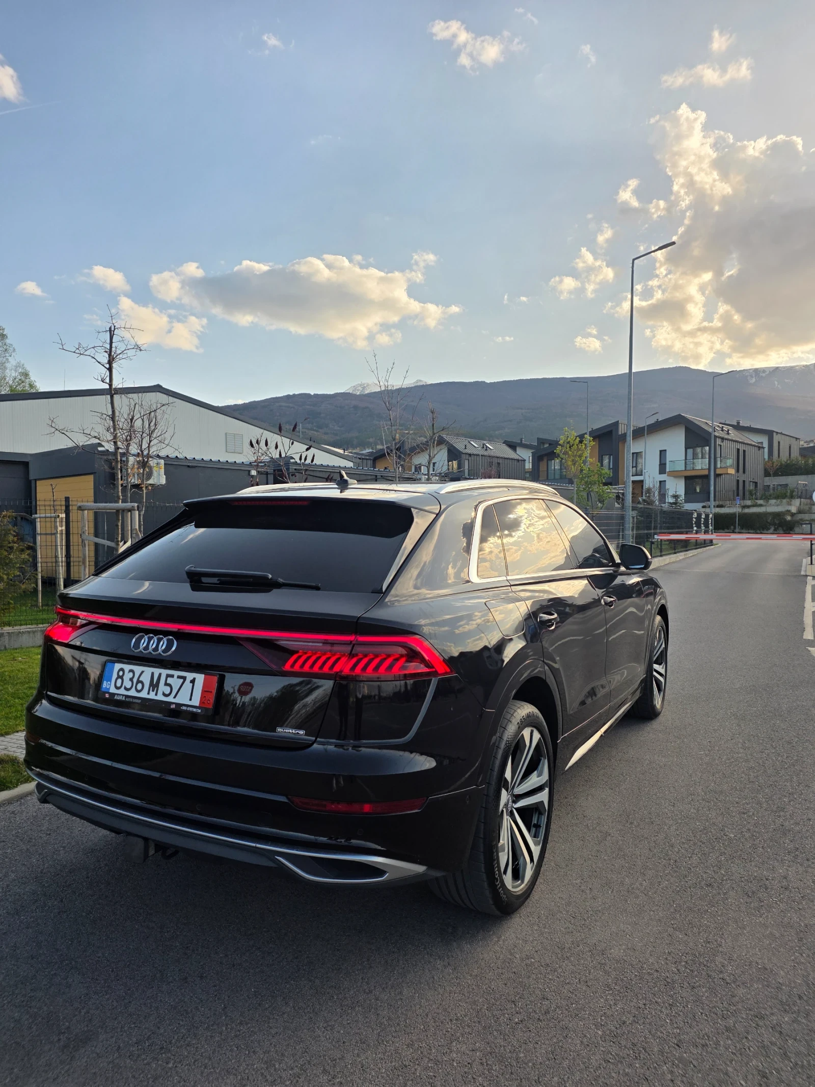 Audi Q8 3.0 mild hybrid масаж, вакуум, хед ъп, matrix, , снимка 5 - Автомобили и джипове - 54231566