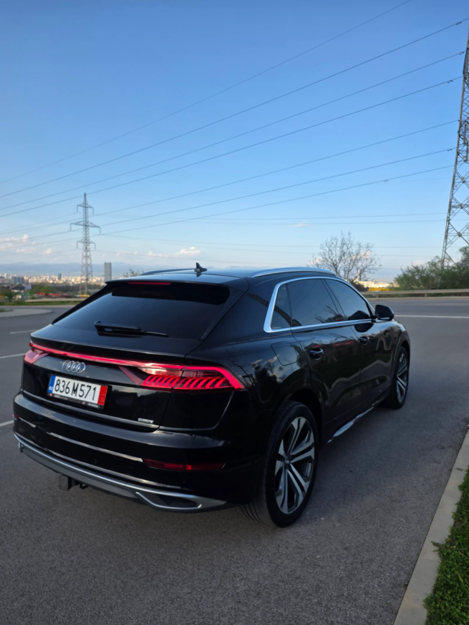 Audi Q8 3.0 mild hybrid масаж, вакуум, хед ъп, matrix, , снимка 10 - Автомобили и джипове - 54231566