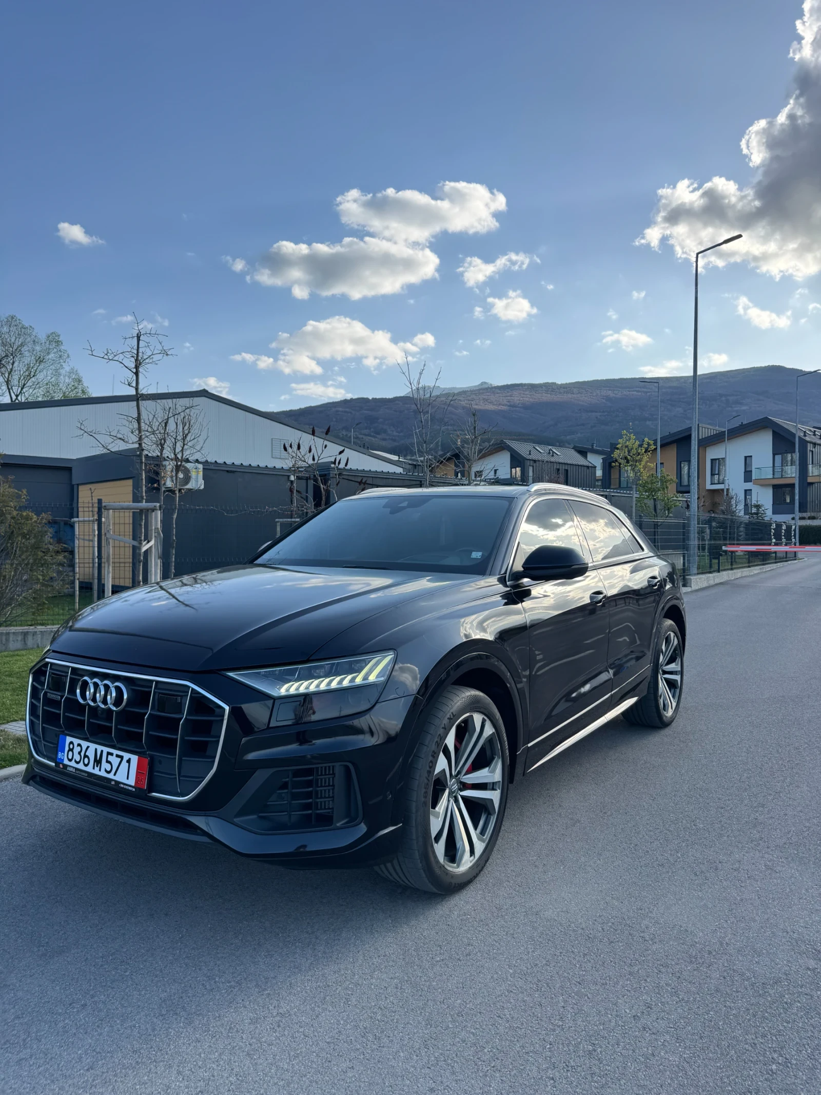 Audi Q8 3.0 mild hybrid масаж, вакуум, хед ъп, matrix, , снимка 12 - Автомобили и джипове - 54231566