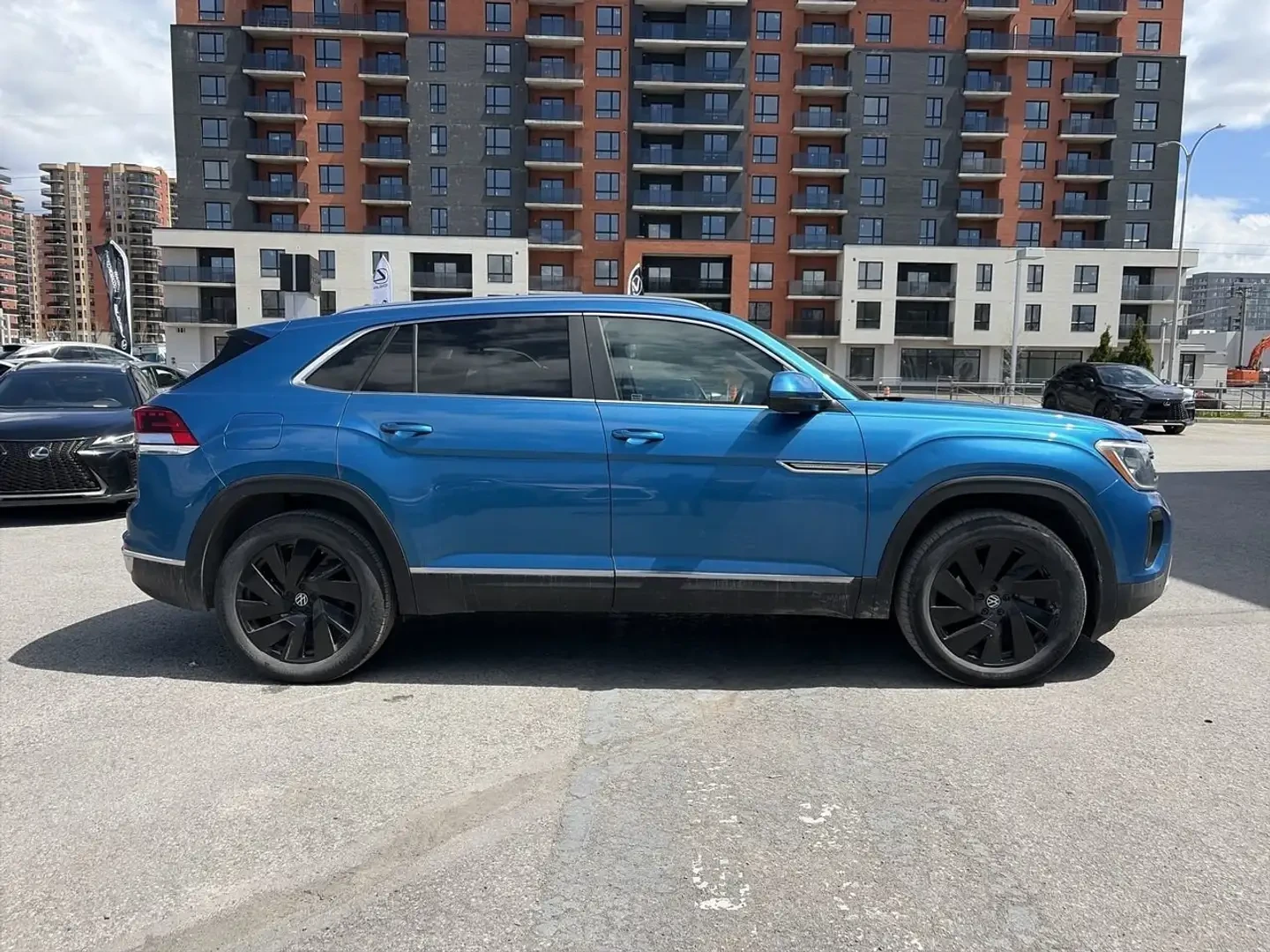 VW Atlas SEL* 4MOTION* CROSS SPORT, снимка 7 - Автомобили и джипове - 56006799