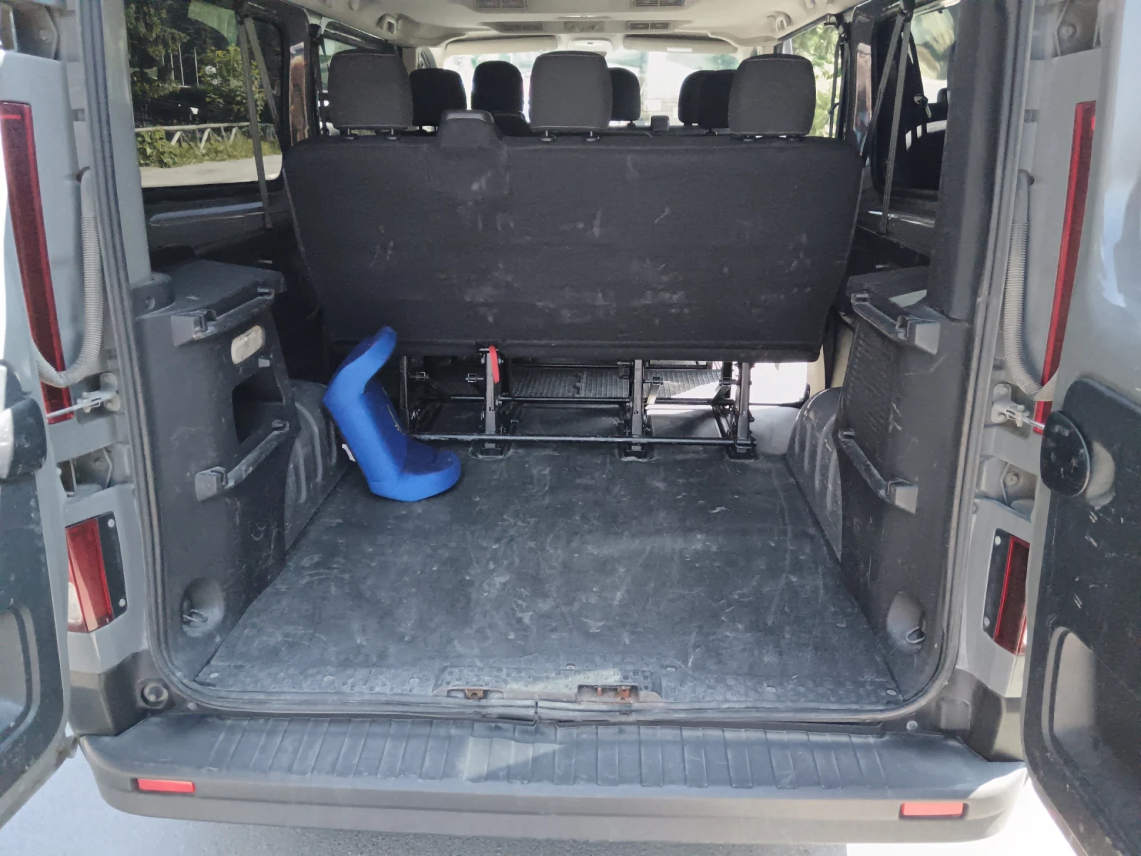 Renault Trafic 1.6 DCI, снимка 9 - Бусове и автобуси - 54573288