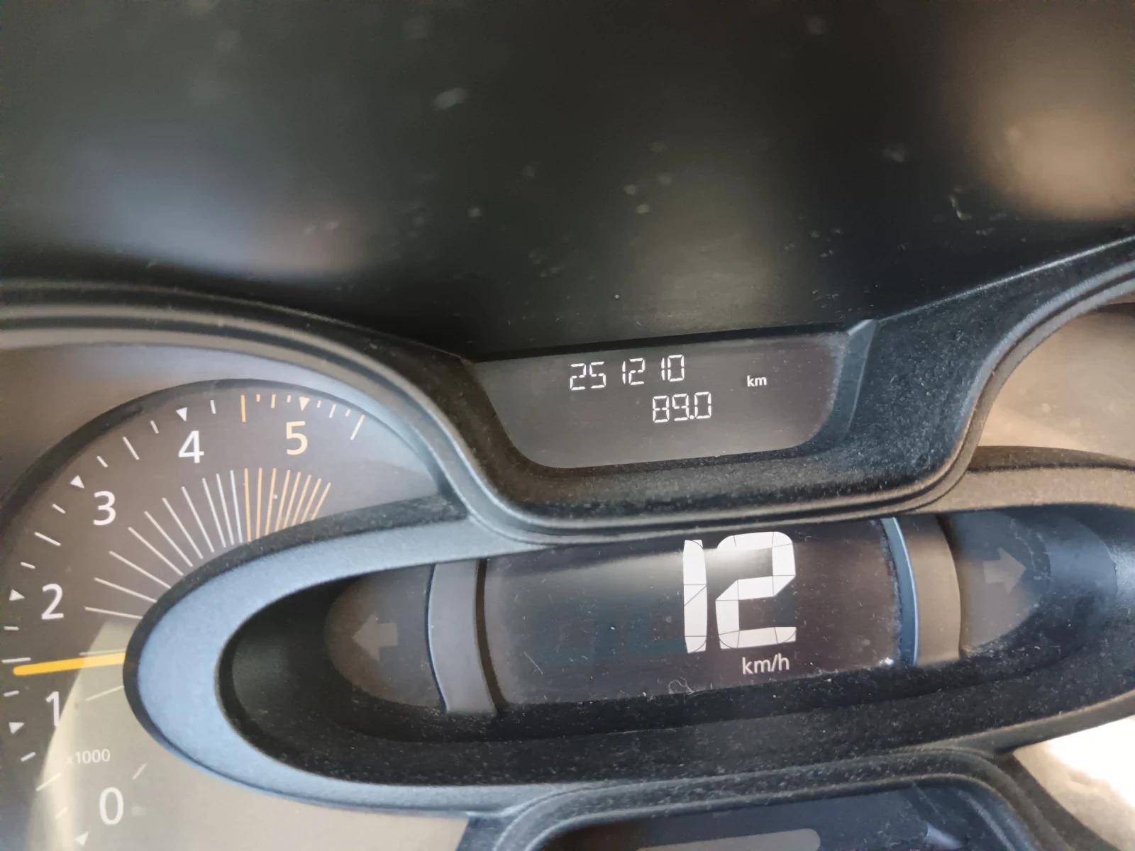 Renault Trafic 1.6 DCI, снимка 8 - Бусове и автобуси - 54573288