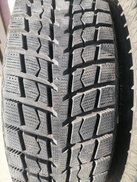 Гуми Зимни 205/70R15, снимка 1 - Гуми и джанти - 47369448