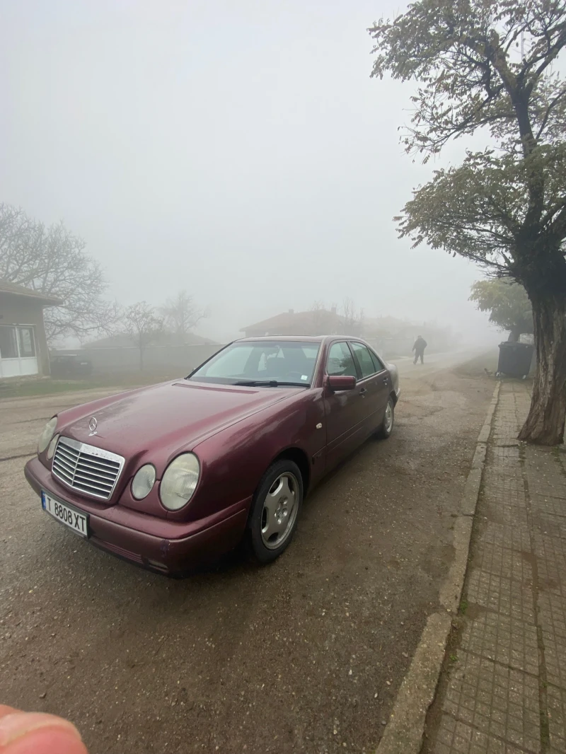 Mercedes-Benz E 200, снимка 4 - Автомобили и джипове - 52332707