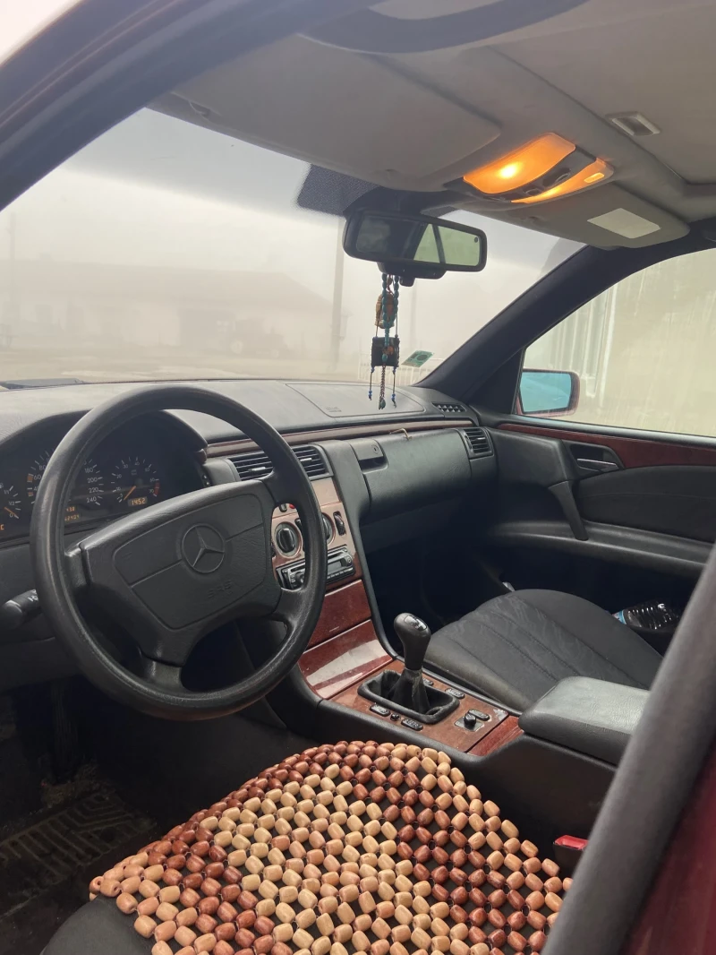 Mercedes-Benz E 200, снимка 2 - Автомобили и джипове - 52332707