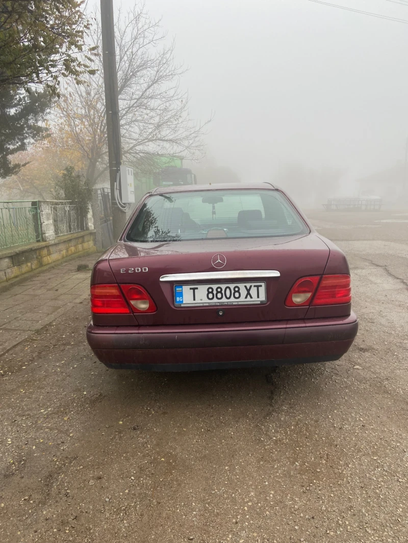 Mercedes-Benz E 200, снимка 3 - Автомобили и джипове - 52332707