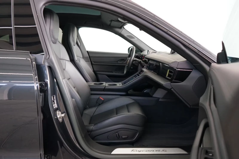 Porsche Taycan 4S/530HP/BURMESTER/PANO/CHRONO/ACC/HUD/360/826v, снимка 14 - Автомобили и джипове - 52492618