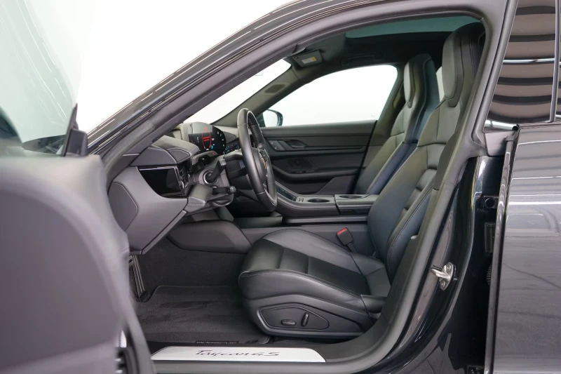 Porsche Taycan 4S/530HP/BURMESTER/PANO/CHRONO/ACC/HUD/360/826v, снимка 12 - Автомобили и джипове - 52492618