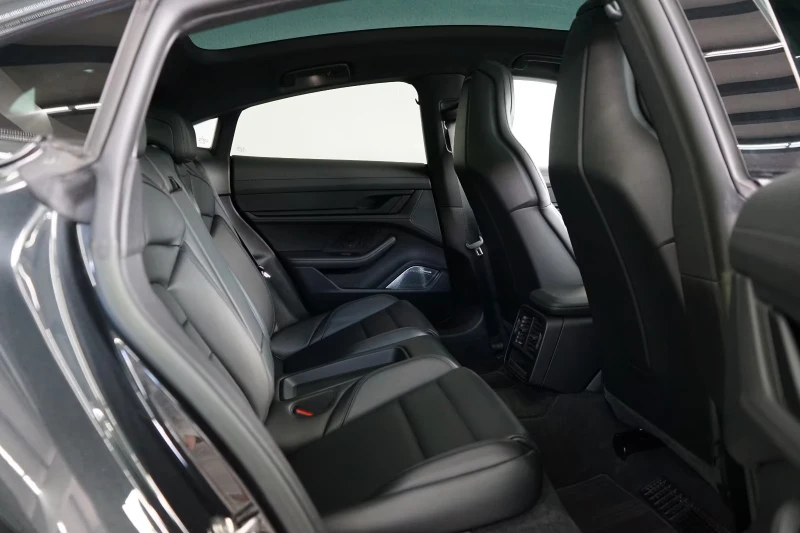 Porsche Taycan 4S/530HP/BURMESTER/PANO/CHRONO/ACC/HUD/360/826v, снимка 15 - Автомобили и джипове - 52492618