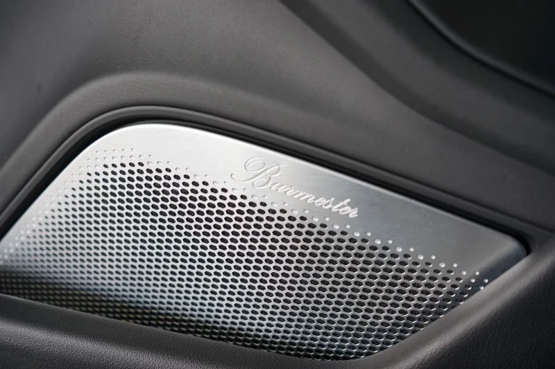 Porsche Taycan 4S/530HP/BURMESTER/PANO/CHRONO/ACC/HUD/360/826v, снимка 16 - Автомобили и джипове - 52492618