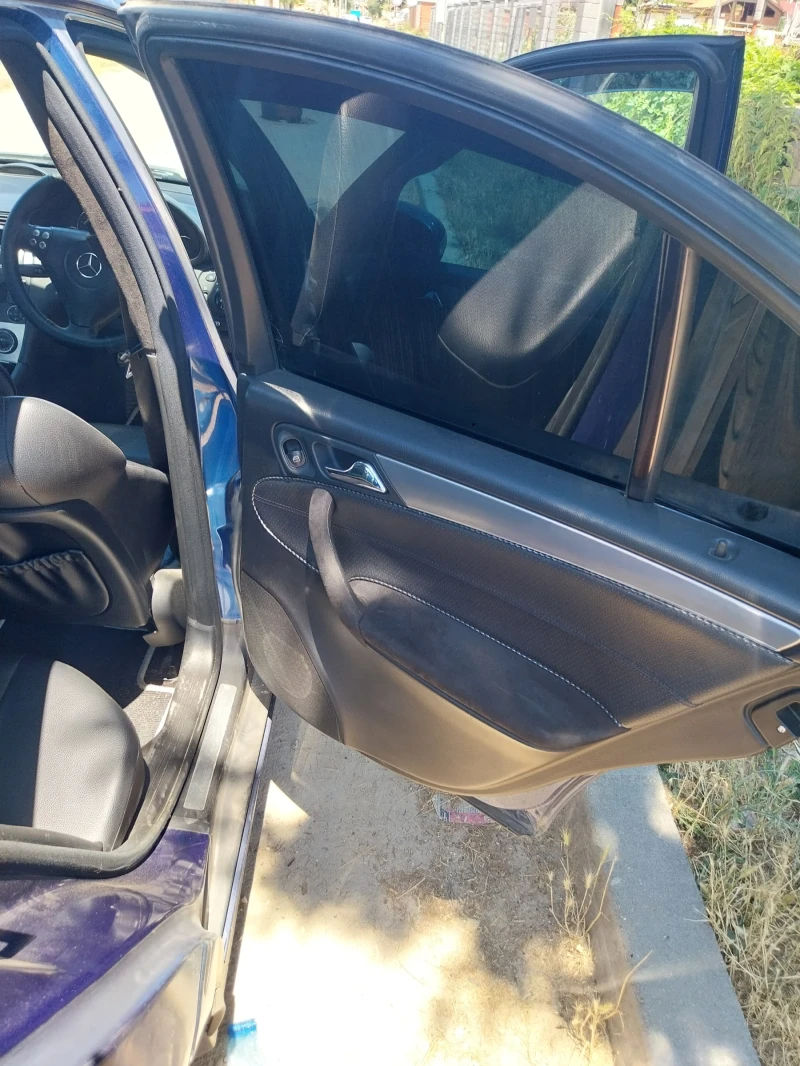 Mercedes-Benz C 220, снимка 7 - Автомобили и джипове - 52603355