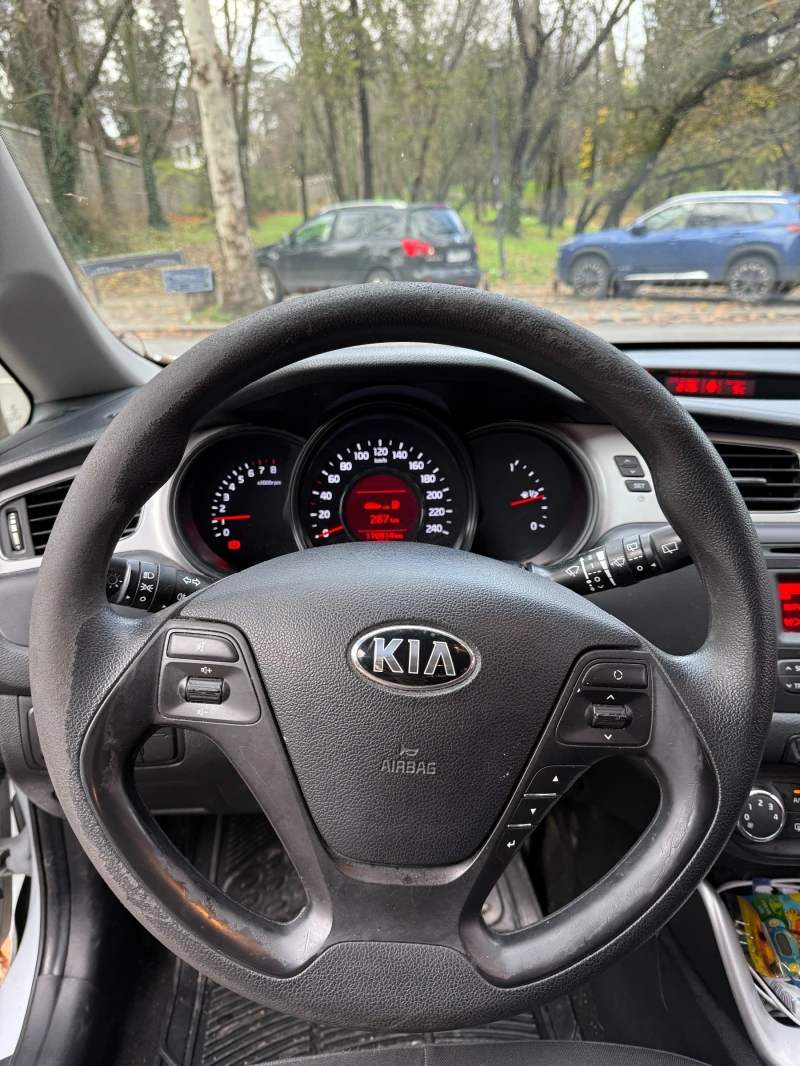 Kia Ceed 1.4, снимка 5 - Автомобили и джипове - 53328998