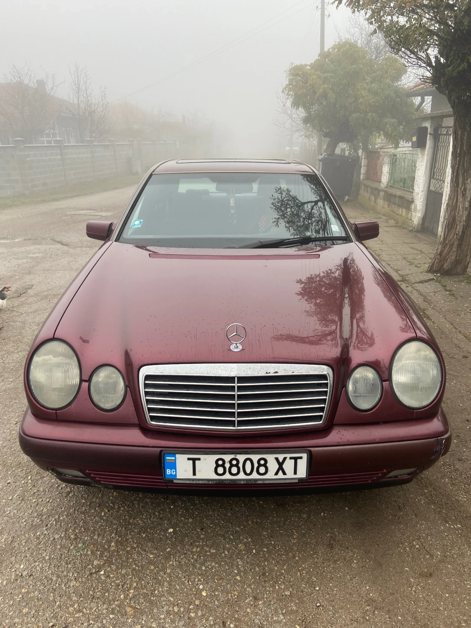 Mercedes-Benz E 200, снимка 1
