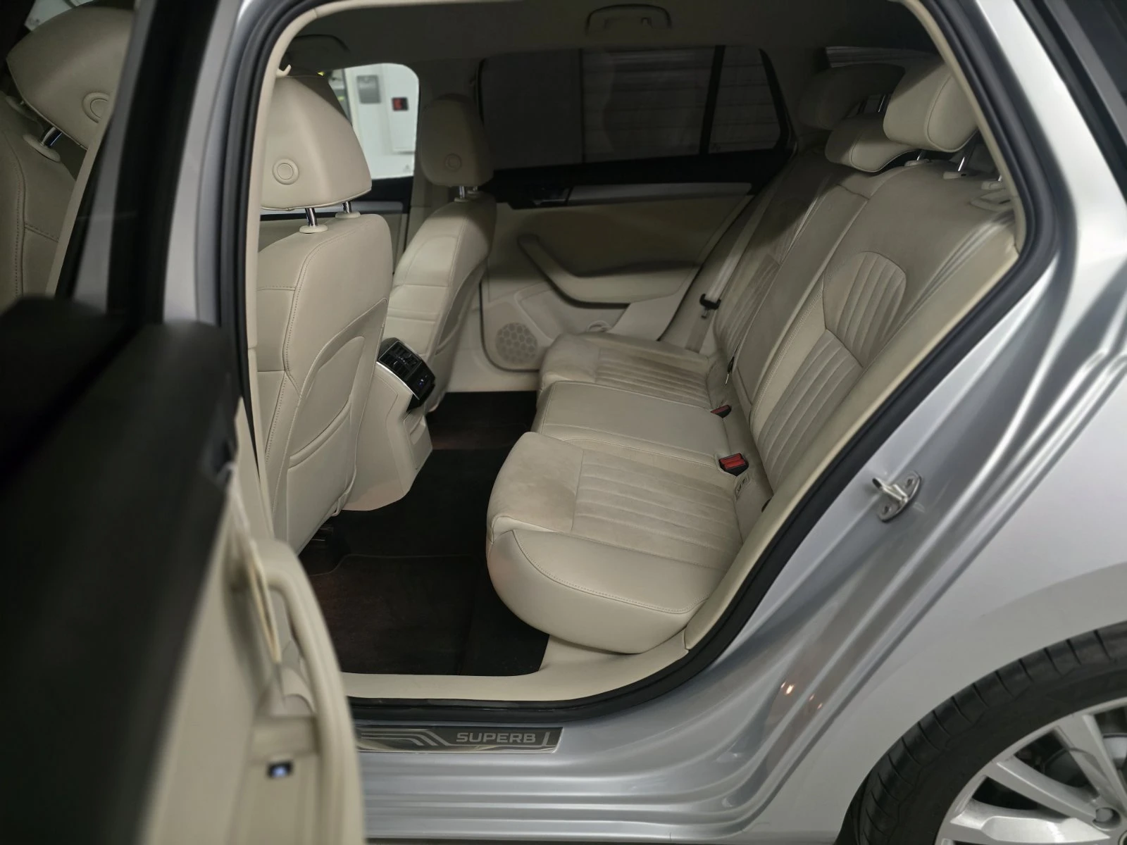 Skoda Superb  - изображение 9