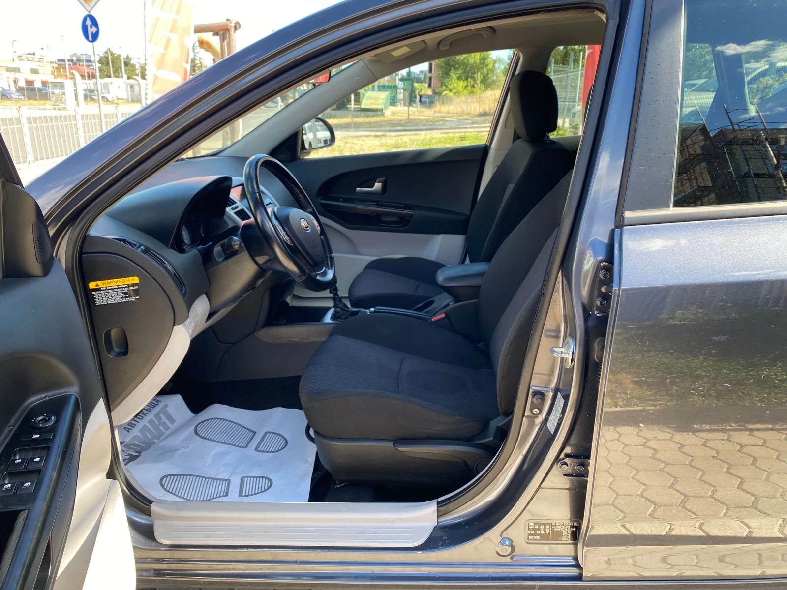 Kia Ceed 1.6i/РЕАЛНИ КМ ! ! !  - изображение 8