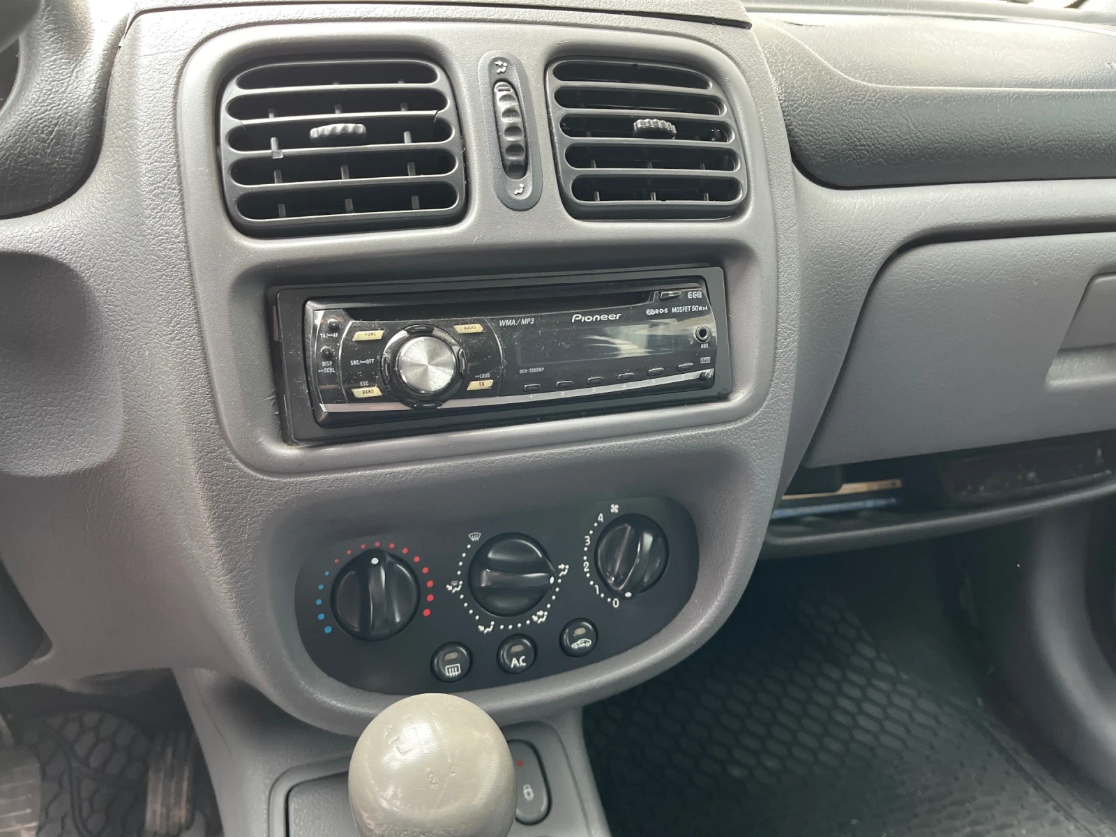 Renault Clio Хечбек, снимка 4 - Автомобили и джипове - 54086290