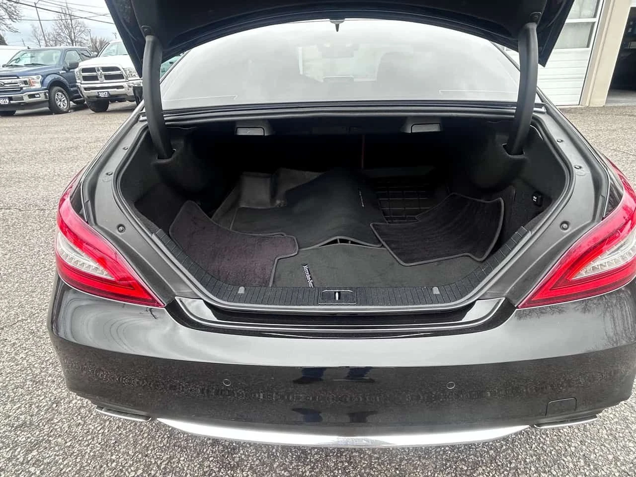 Mercedes-Benz CLS 550 /ПАНОРАМА/360/HARMAN KARDON/ОБДУХВАНЕ, снимка 9 - Автомобили и джипове - 54164119