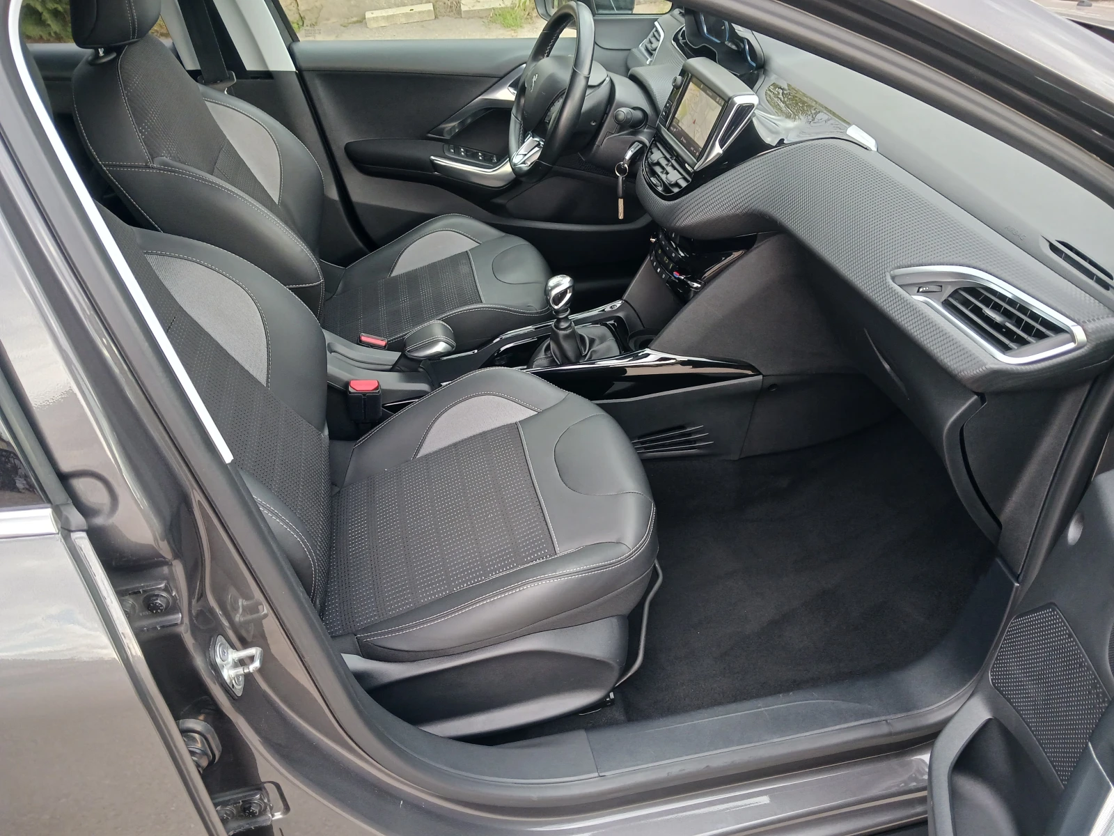 Peugeot 2008 1.6 HDI= FACELIFT= NAVI= CAMERA= FULL= , снимка 13 - Автомобили и джипове - 54176175