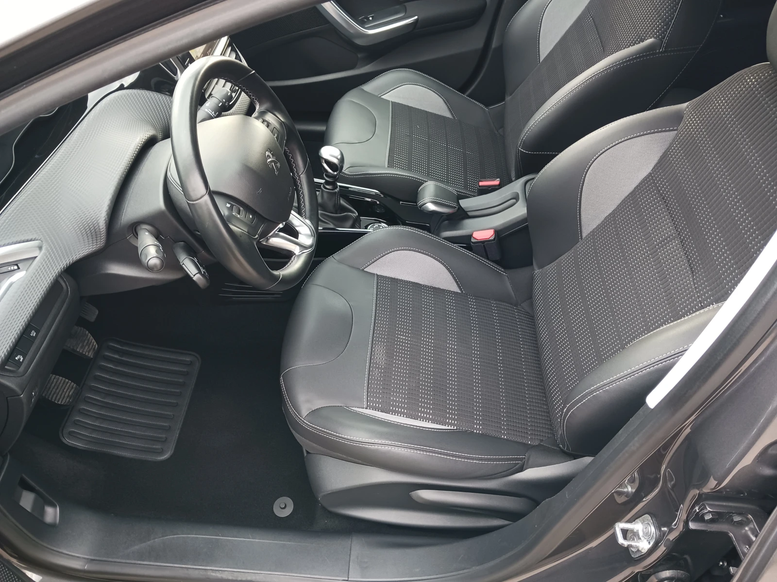 Peugeot 2008 1.6 HDI= FACELIFT= NAVI= CAMERA= FULL= , снимка 8 - Автомобили и джипове - 54176175