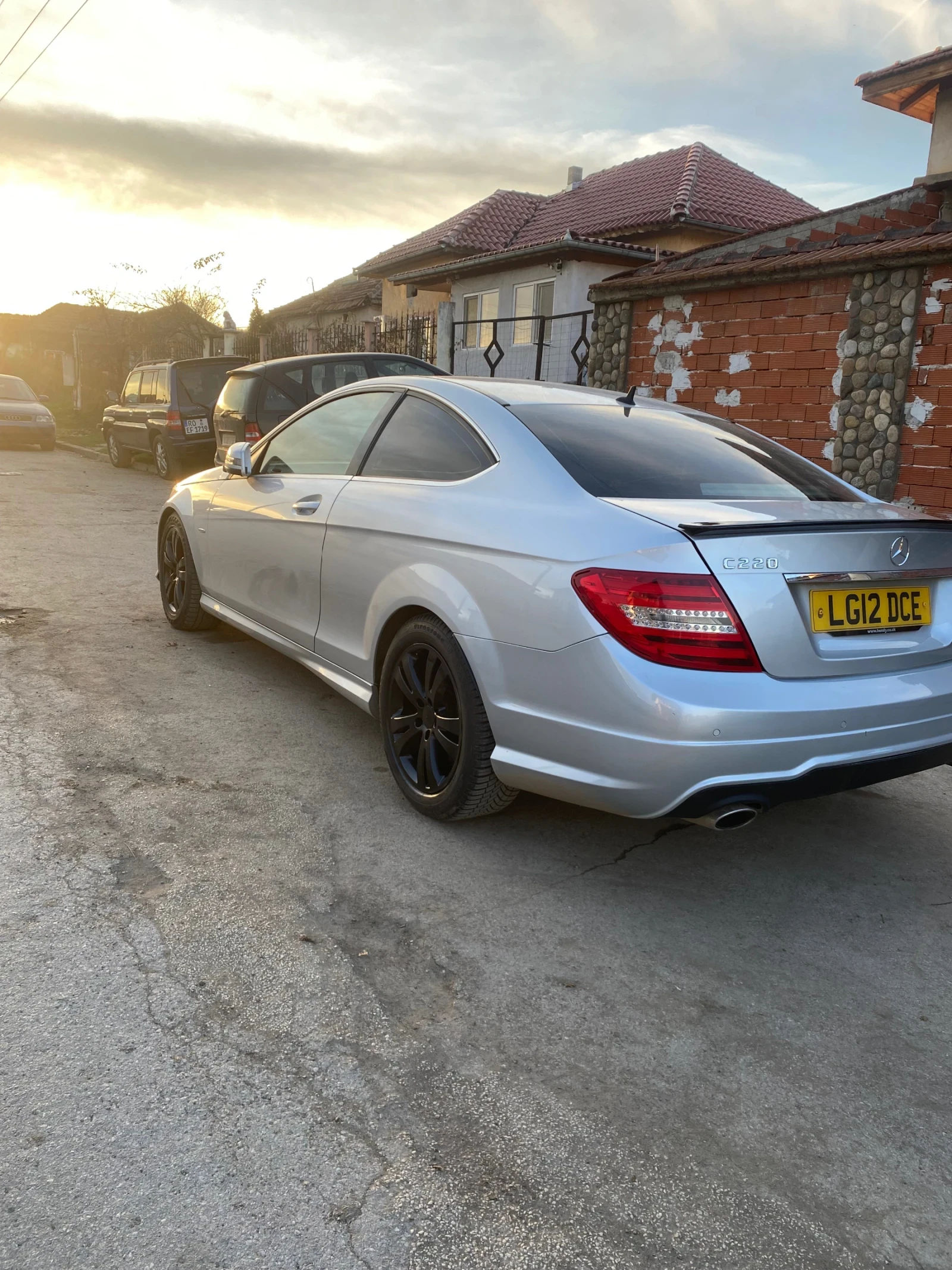 Mercedes-Benz C 220, снимка 2 - Автомобили и джипове - 54652623
