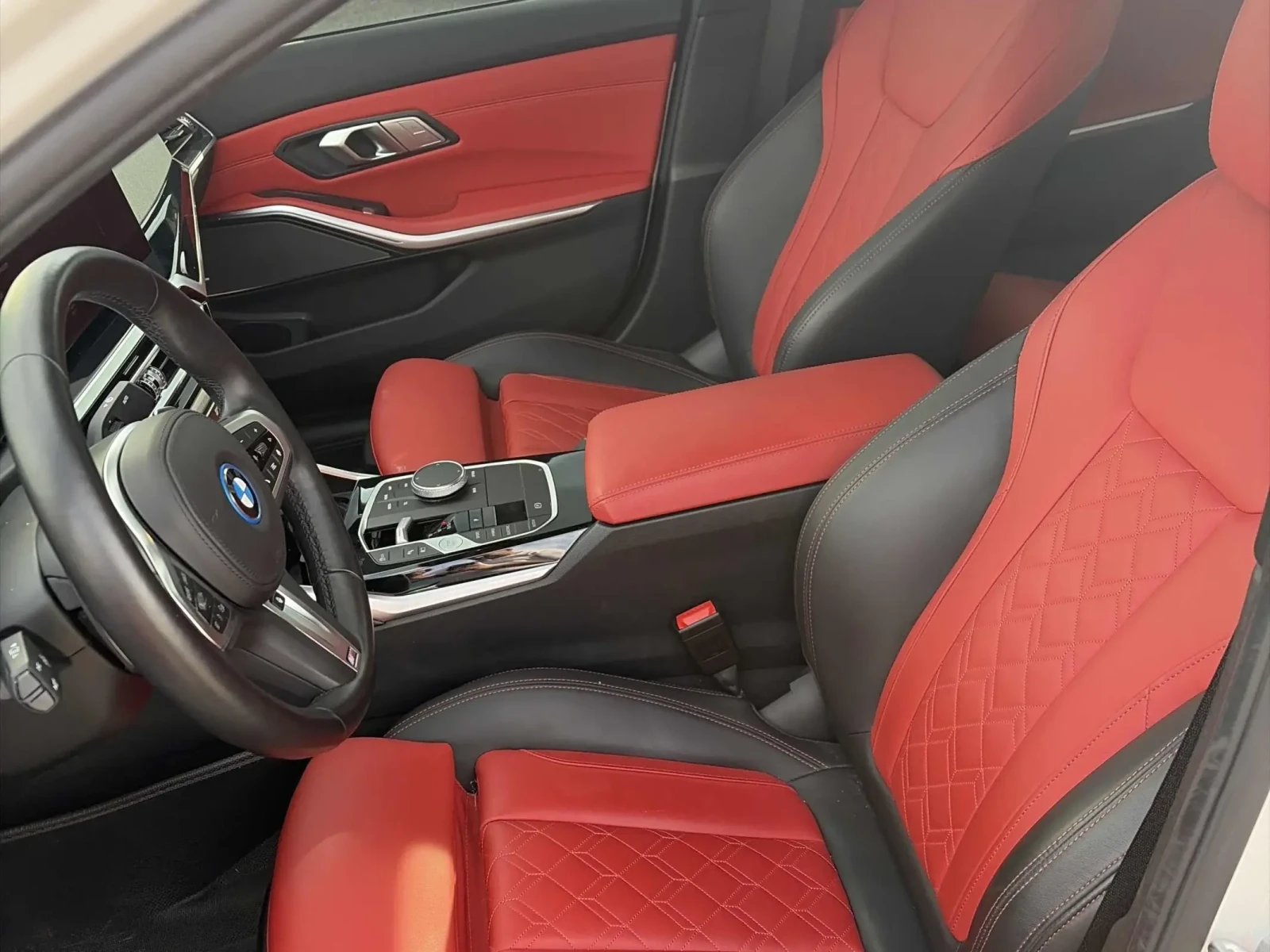 BMW 330 xDrive * M SPORT * Keyless * CARFAX * АВТО КРЕДИT, снимка 7 - Автомобили и джипове - 55038280