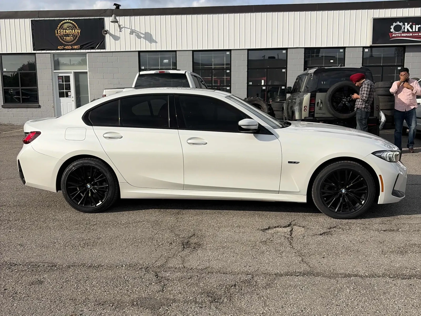 BMW 330 xDrive * M SPORT * Keyless * CARFAX * АВТО КРЕДИT, снимка 4 - Автомобили и джипове - 55038280