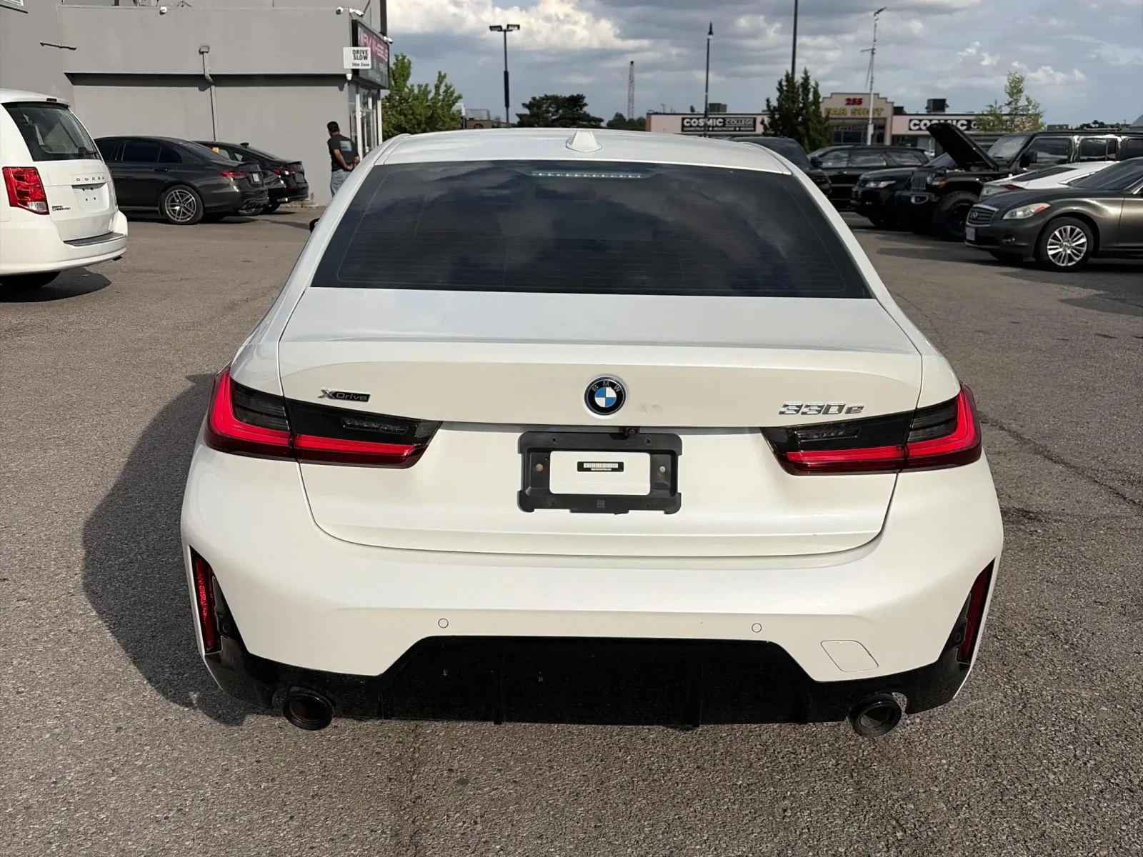 BMW 330 xDrive * M SPORT * Keyless * CARFAX * АВТО КРЕДИT, снимка 5 - Автомобили и джипове - 55038280