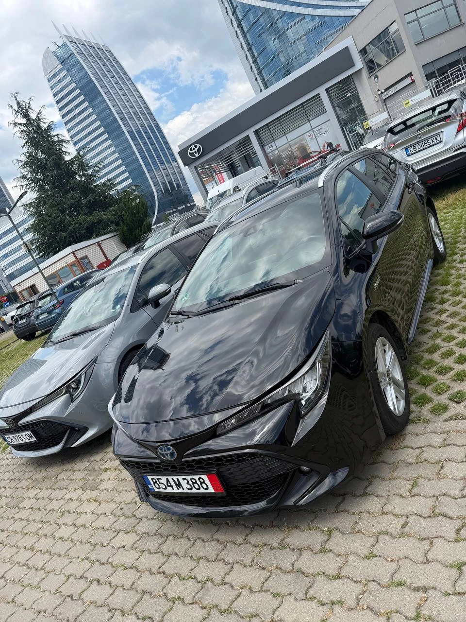 Toyota Corolla 1.8 Hybrid, снимка 2 - Автомобили и джипове - 55046699