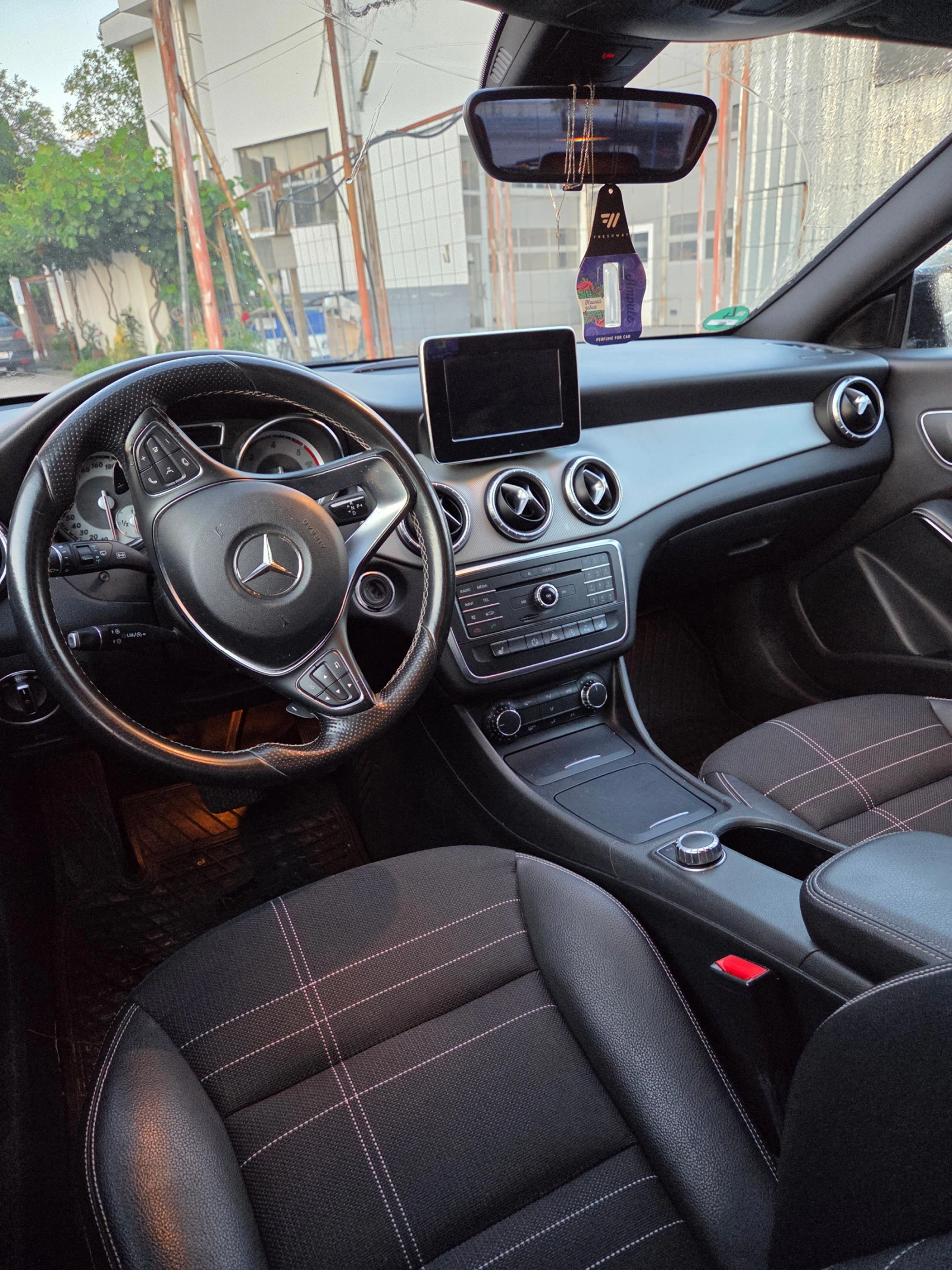 Mercedes-Benz CLA 200, снимка 7 - Автомобили и джипове - 55269025