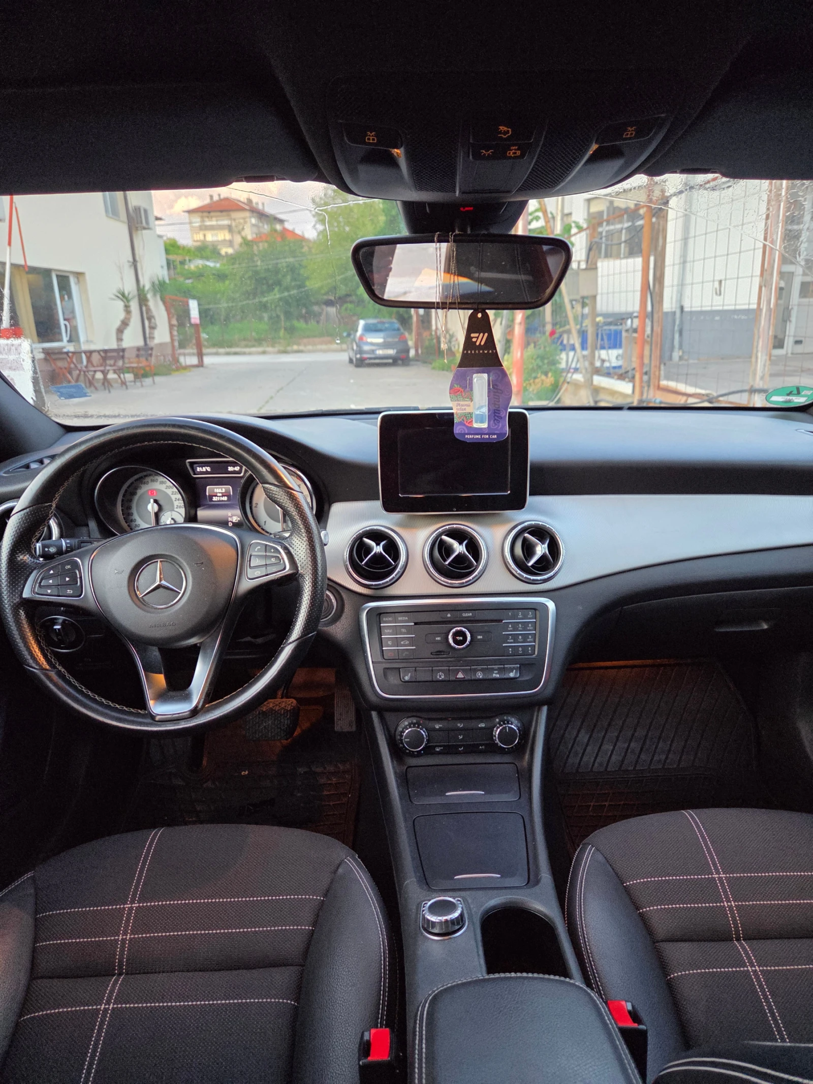 Mercedes-Benz CLA 200, снимка 6 - Автомобили и джипове - 55269025