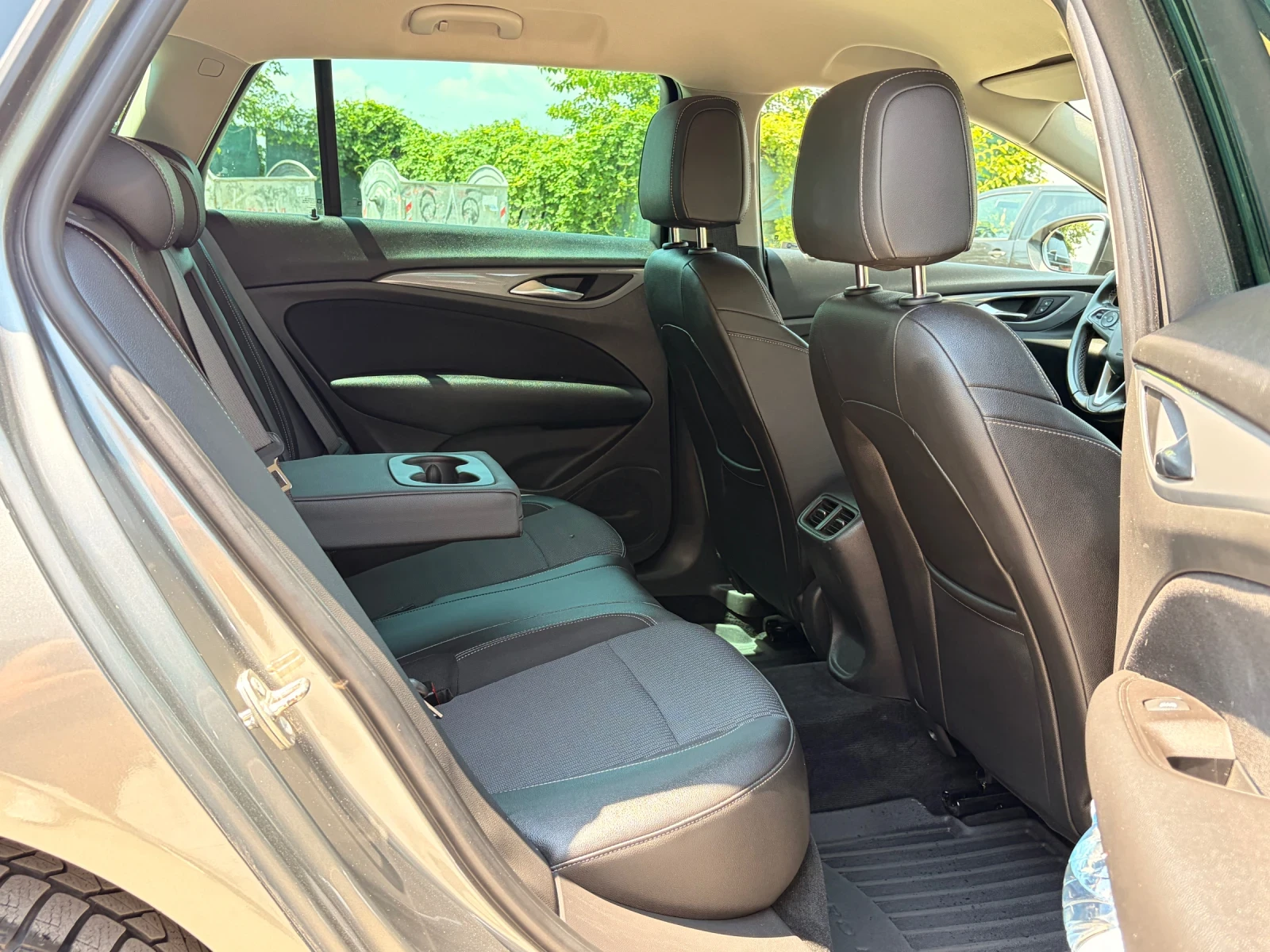 Opel Insignia 1.6d, снимка 13 - Автомобили и джипове - 55359281