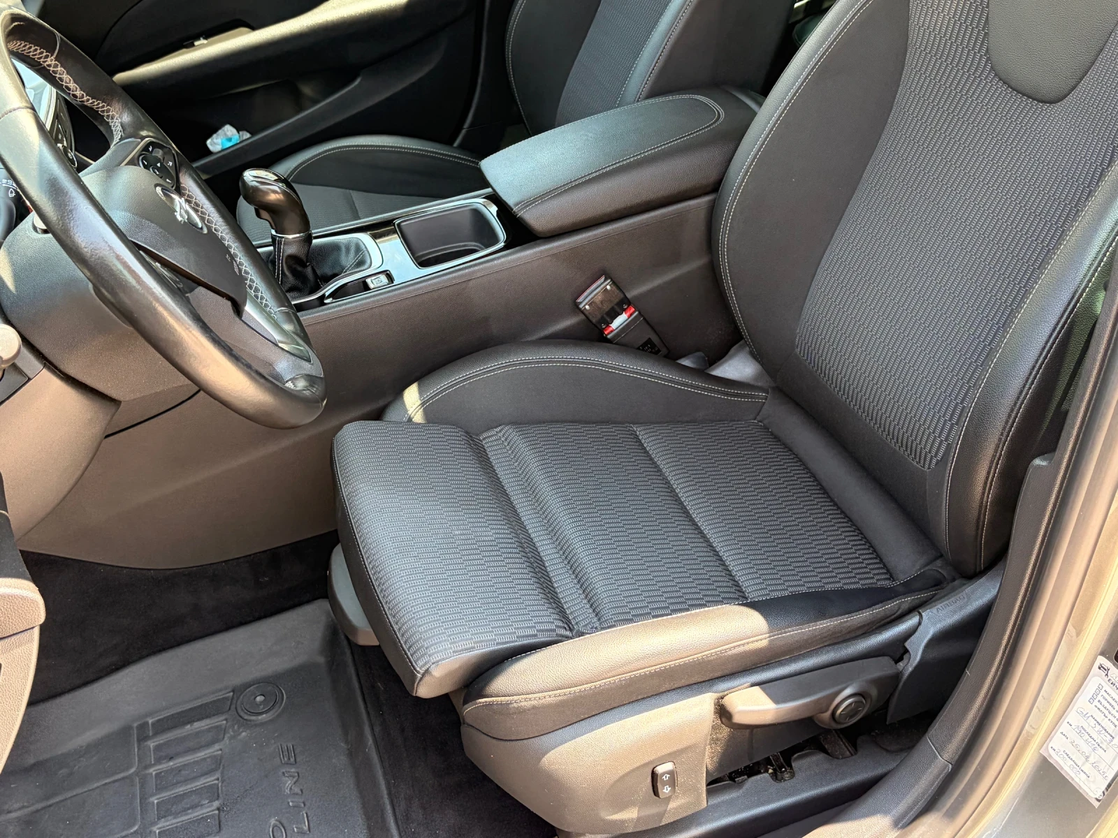 Opel Insignia 1.6d, снимка 10 - Автомобили и джипове - 55359281