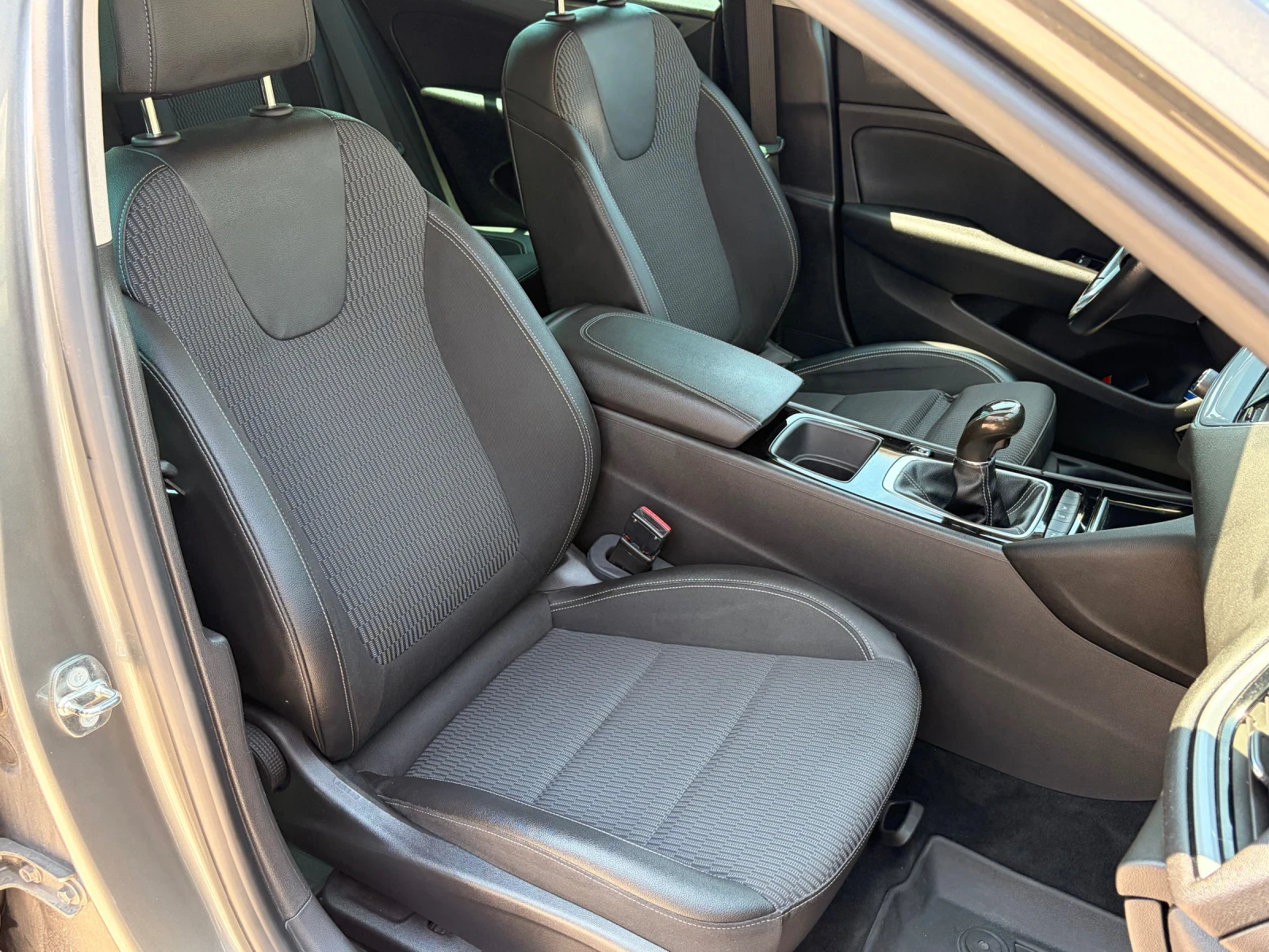 Opel Insignia 1.6d, снимка 12 - Автомобили и джипове - 55359281