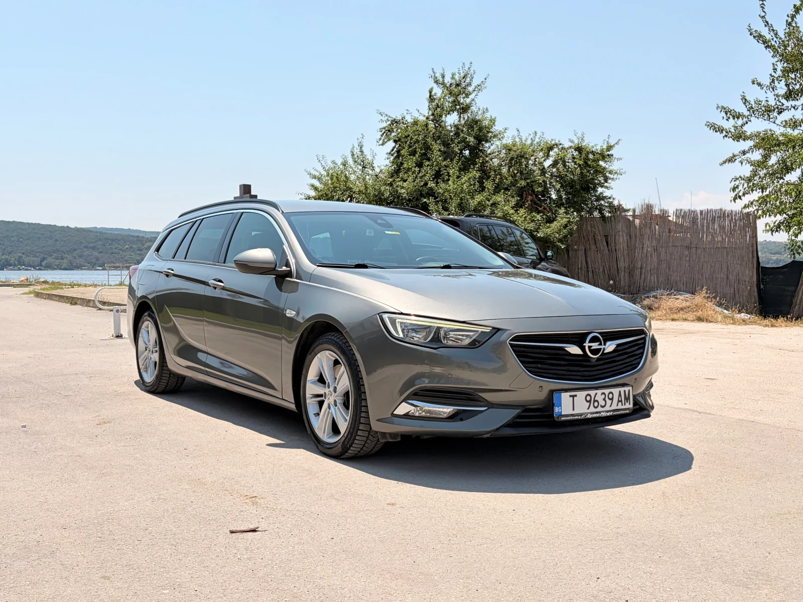 Opel Insignia 1.6d, снимка 3 - Автомобили и джипове - 55359281