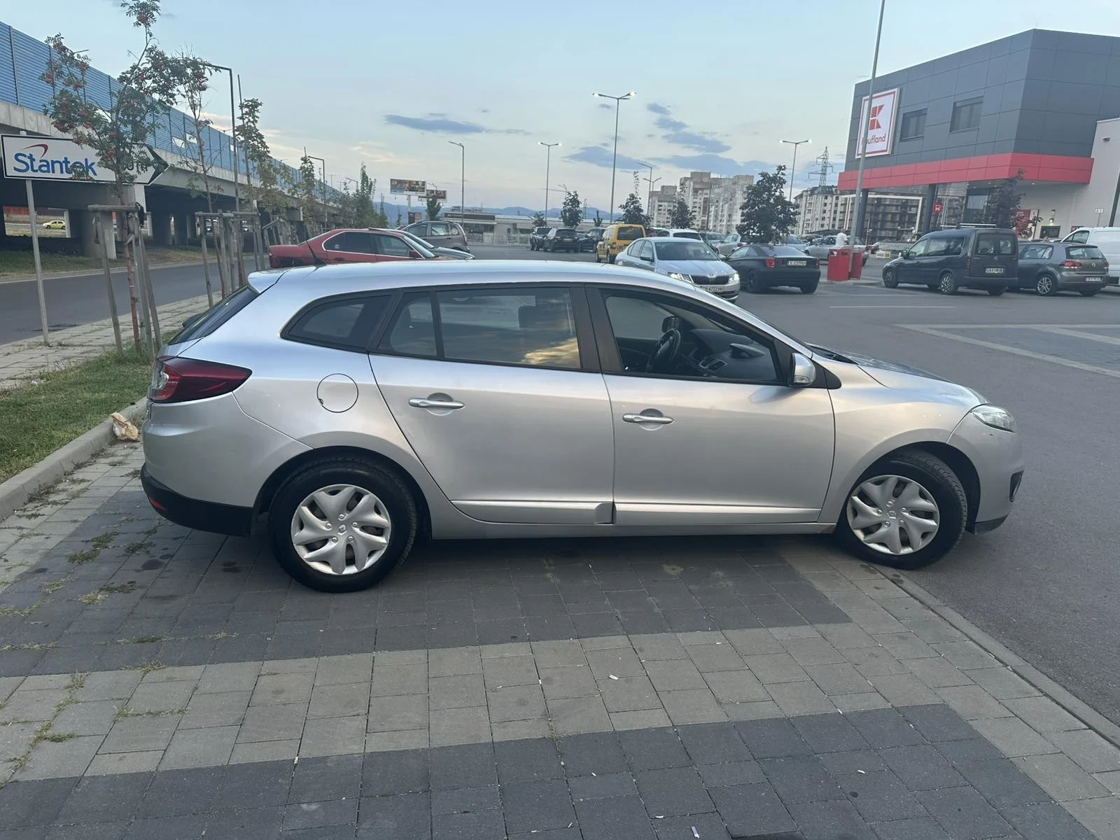 Renault Megane, снимка 2 - Автомобили и джипове - 55977961
