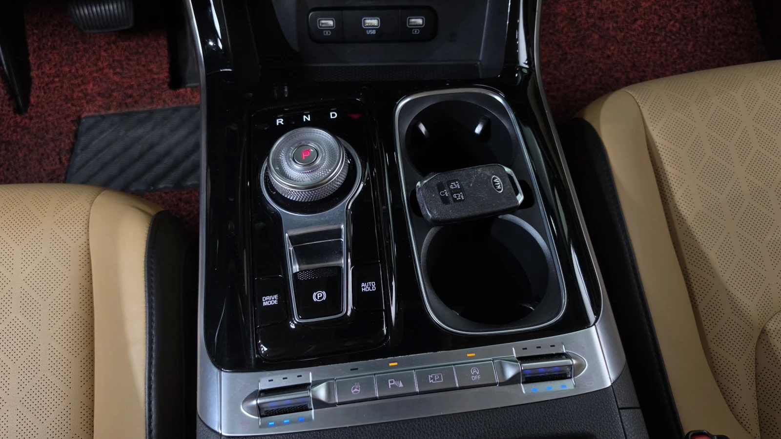 Kia Carnival 2.2* ЕЛ. БАГАЖНИК* BLIND SPOT* КРАЙНА ЦЕНА, снимка 9 - Автомобили и джипове - 56024701