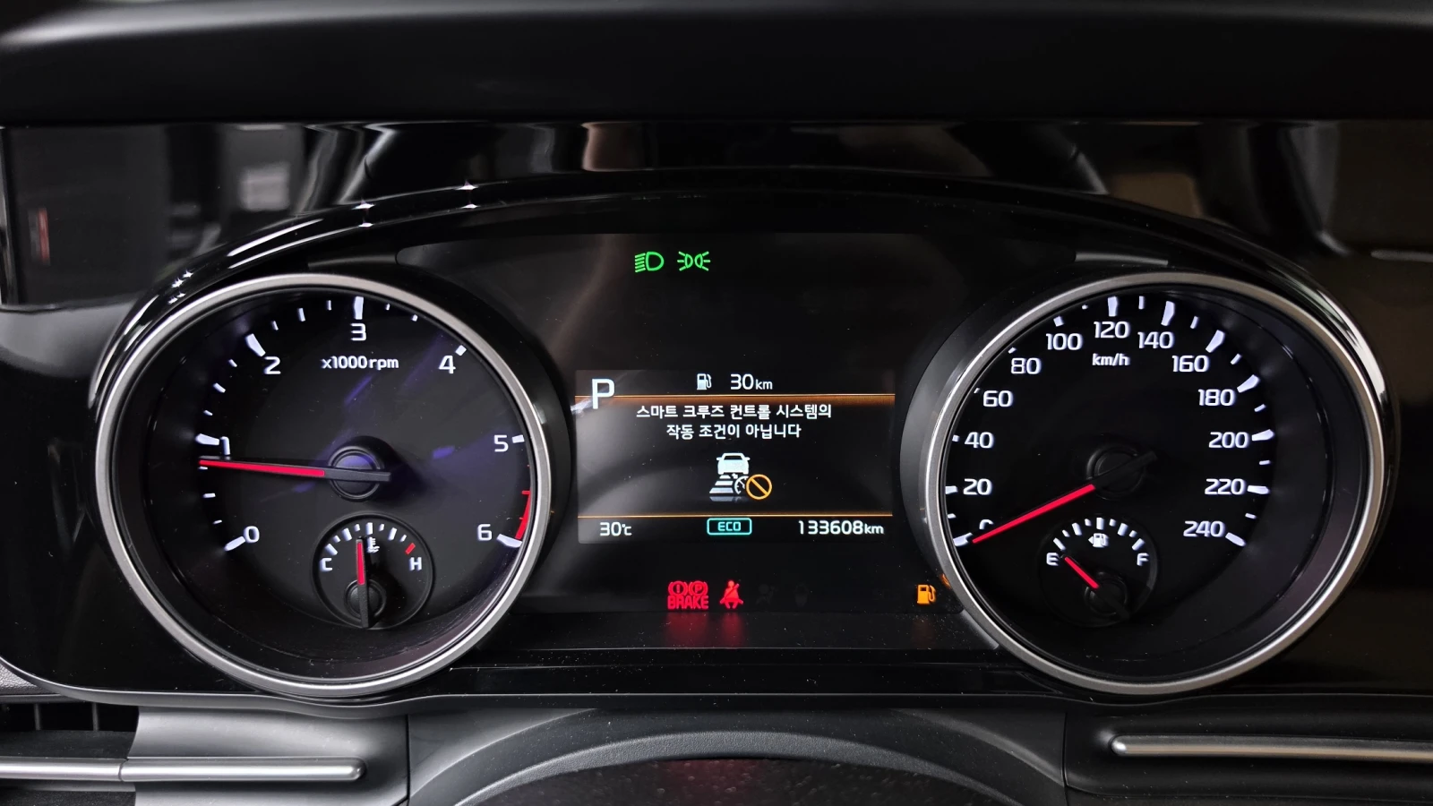 Kia Carnival 2.2* ЕЛ. БАГАЖНИК* BLIND SPOT* КРАЙНА ЦЕНА, снимка 8 - Автомобили и джипове - 56024701