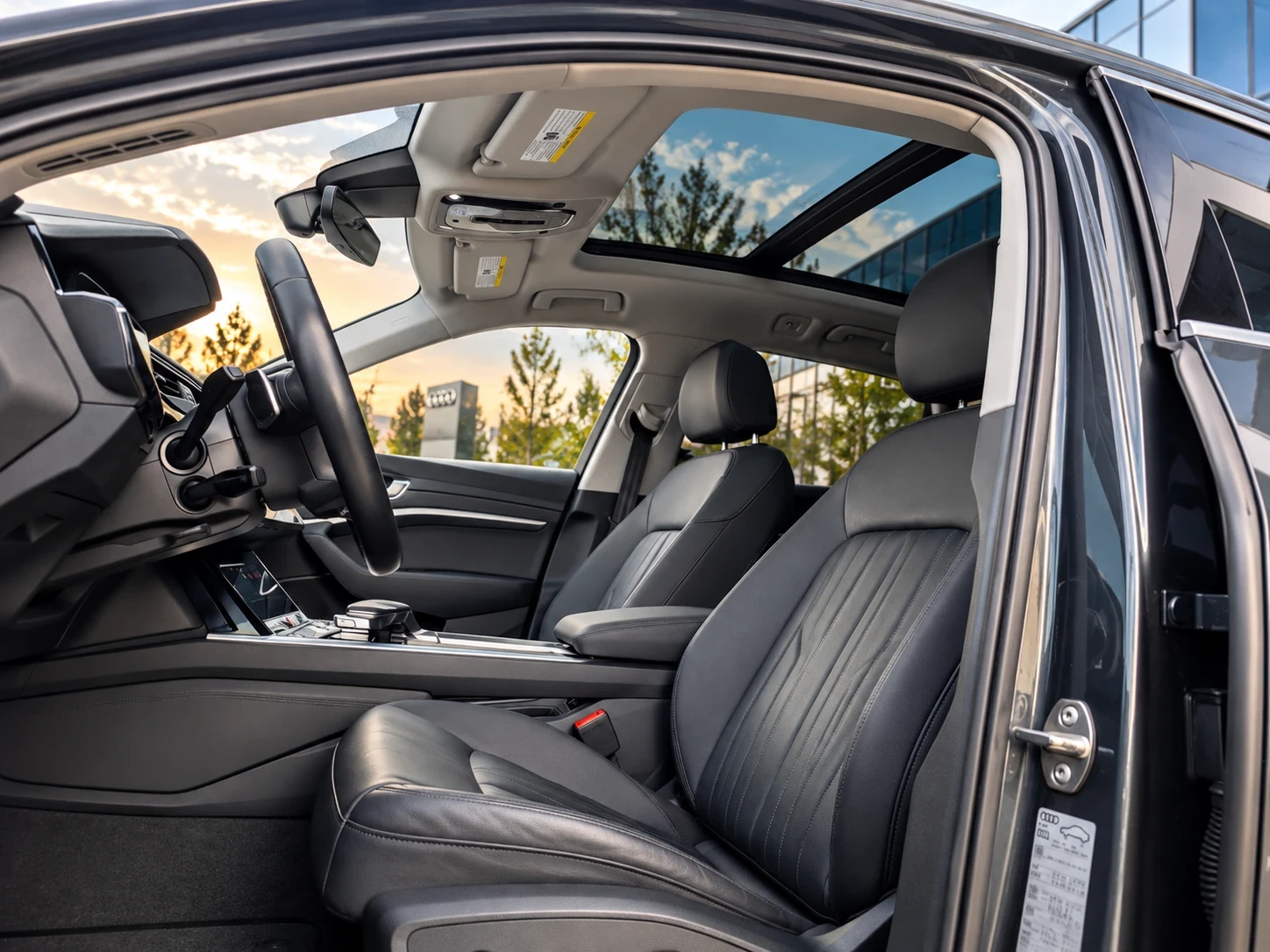 Audi E-Tron 4Х4/FULL/ГАРАНЦИЯ , снимка 7 - Автомобили и джипове - 56059172