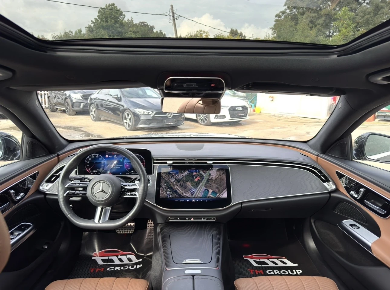 Mercedes-Benz E 220 AMG/MILD HYBRID/PANORAMA/360 КАМЕРИ/ОБДУХВАНЕ, снимка 9 - Автомобили и джипове - 56239604